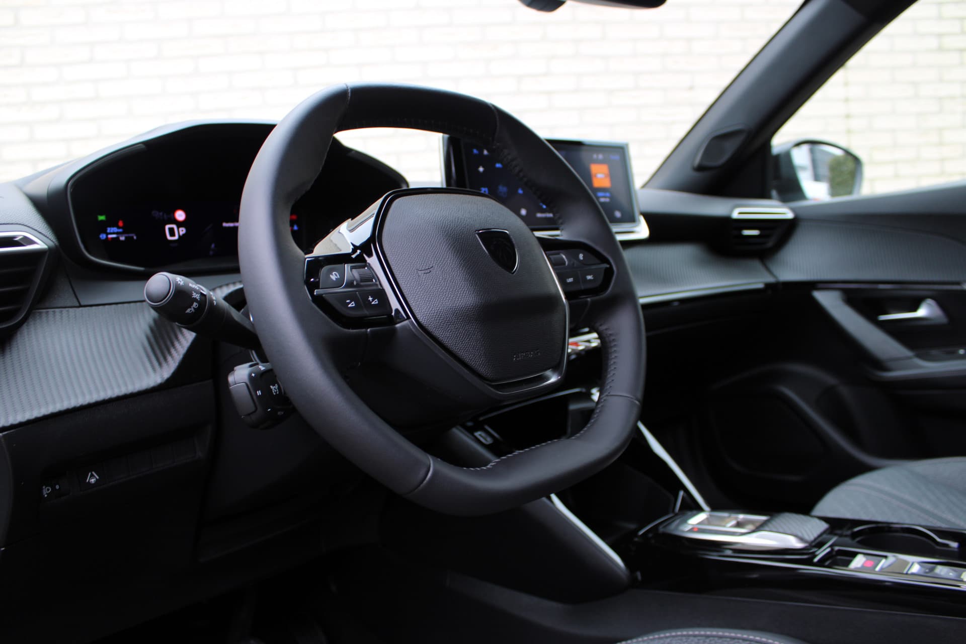 Peugeot 2008 1.2T Allure Pack thumbnail 4