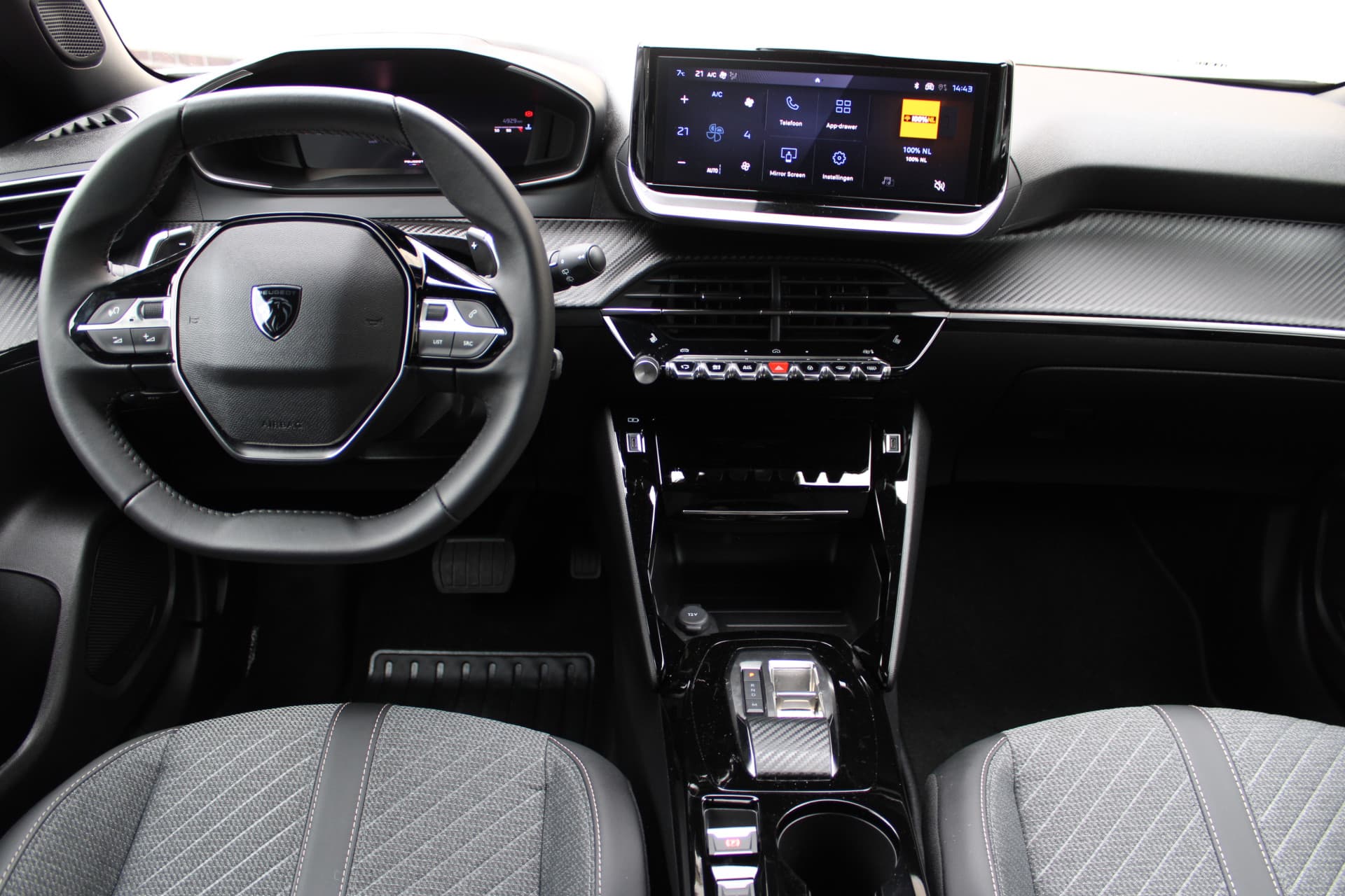 Peugeot 2008 1.2T Allure Pack thumbnail 5