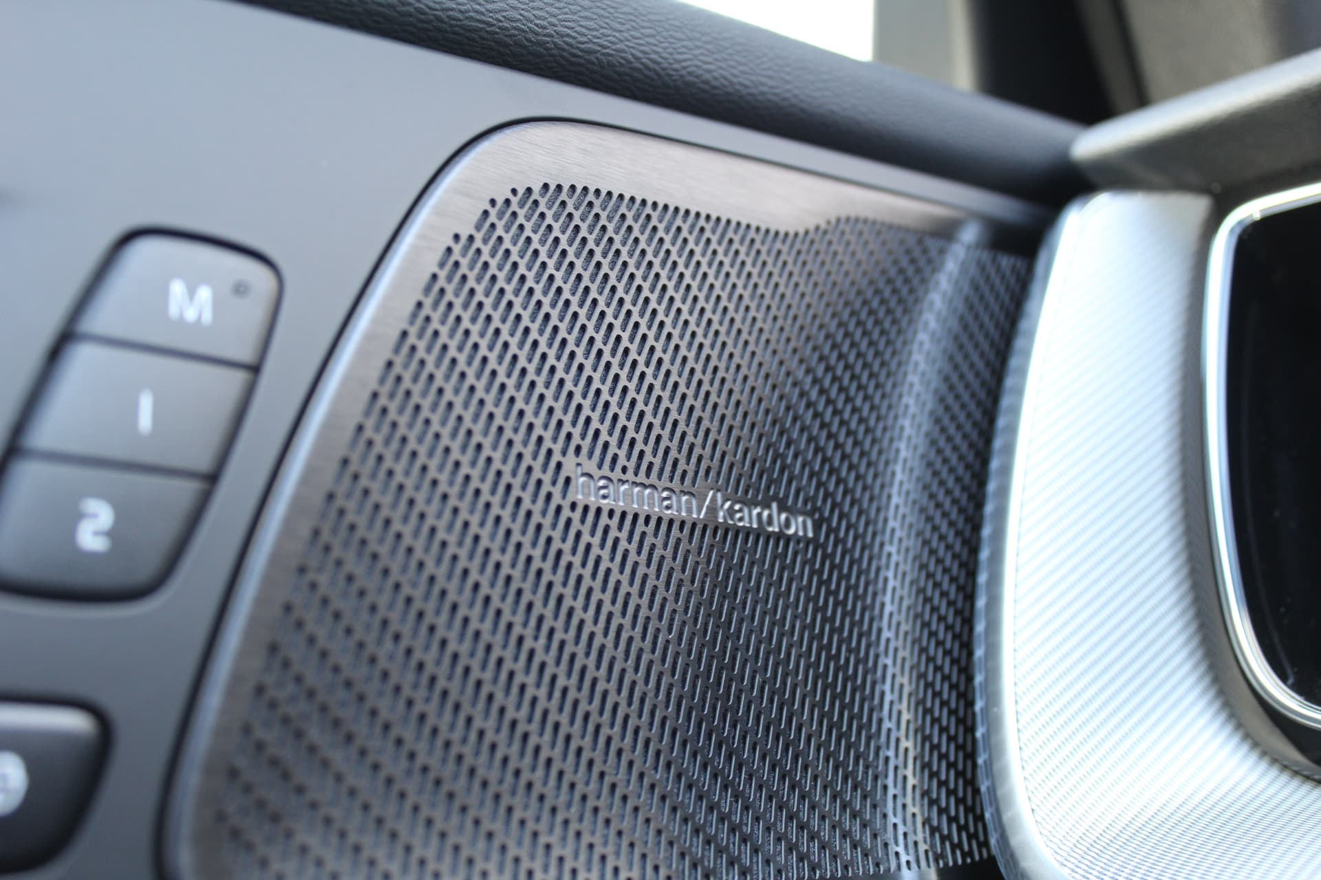 Volvo XC60 2.0 T6 PHEV Plus Black Edition thumbnail 12