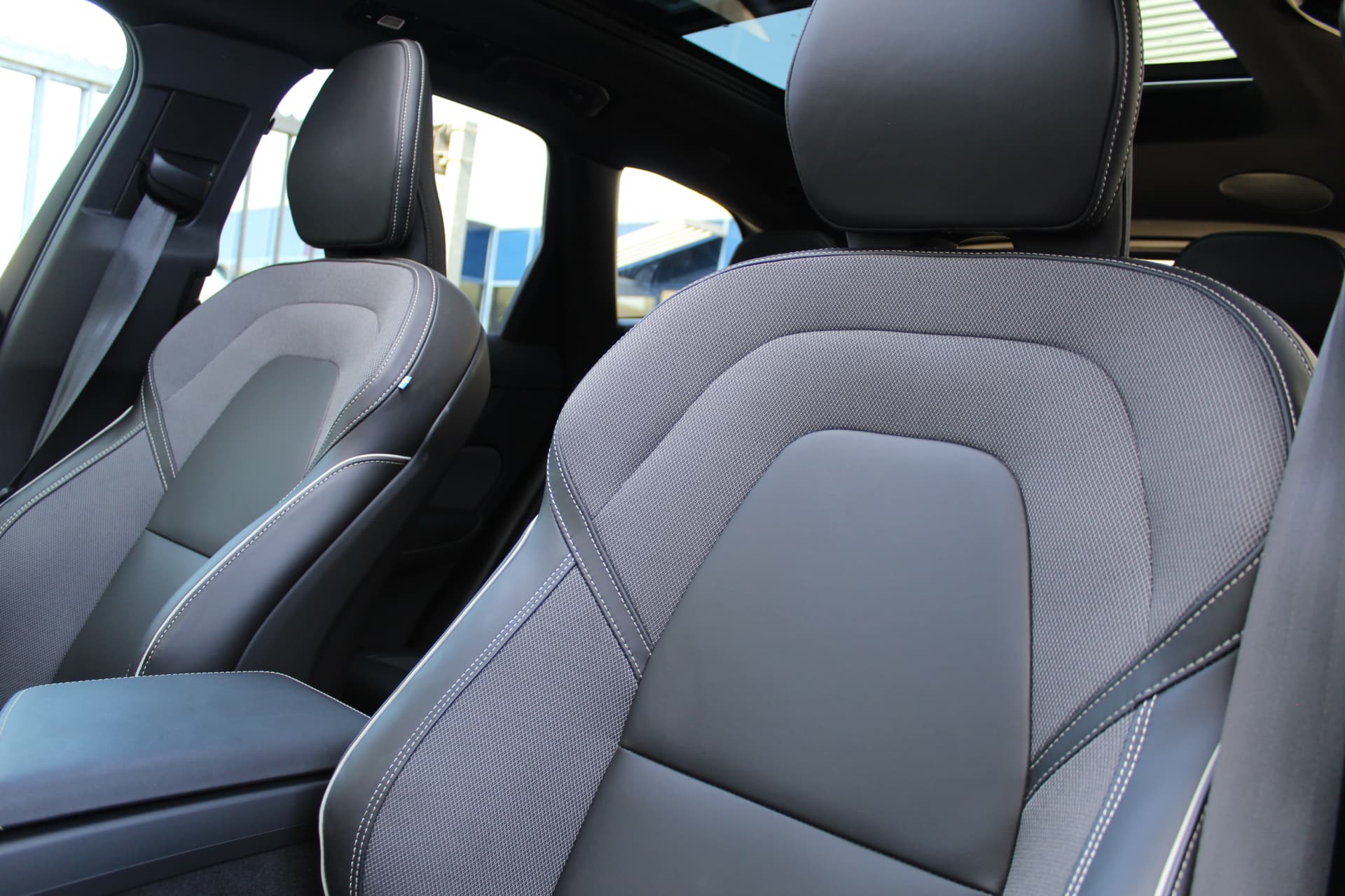 Volvo XC60 2.0 T6 PHEV Plus Black Edition thumbnail 17