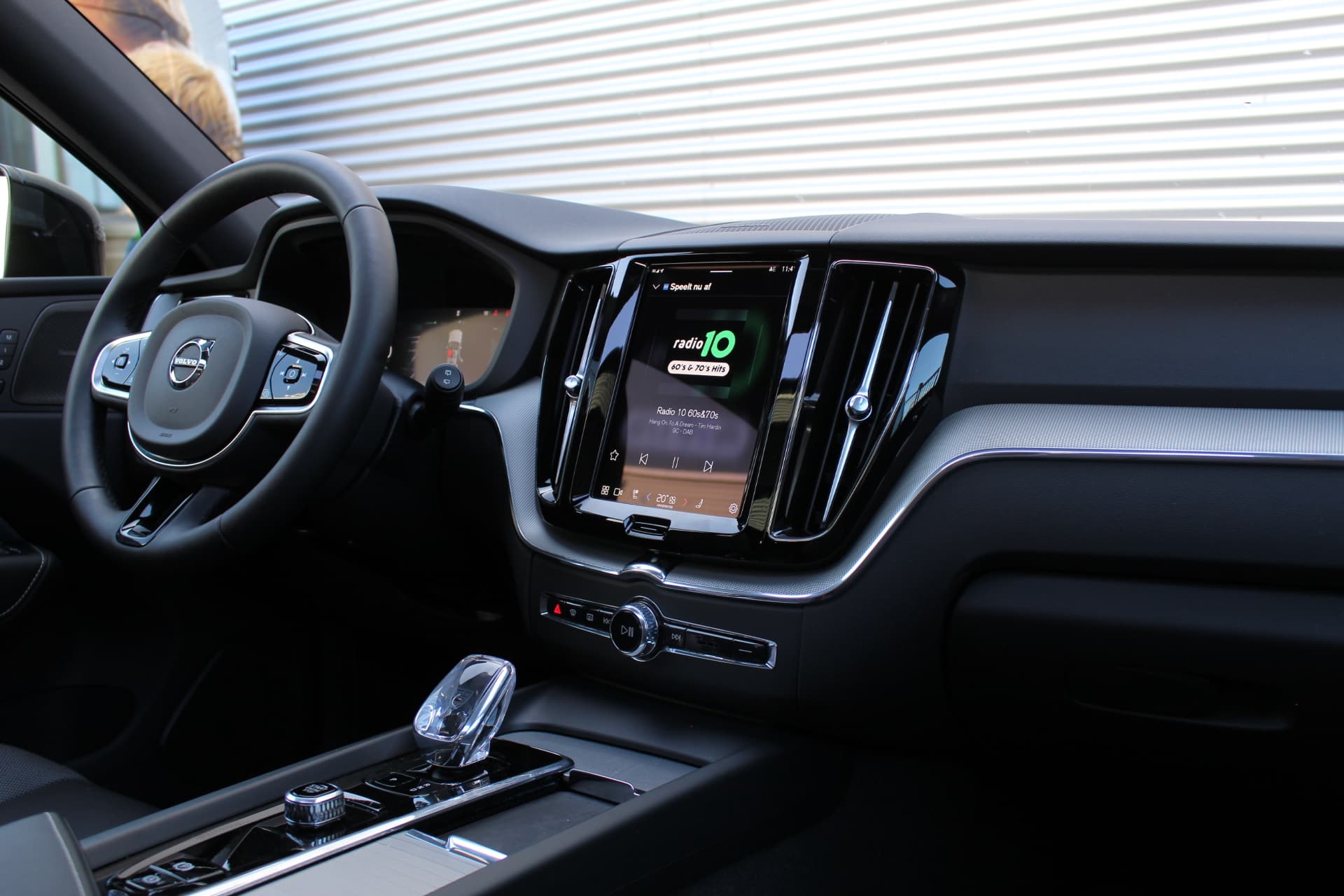 Volvo XC60 2.0 T6 PHEV Plus Black Edition thumbnail 6