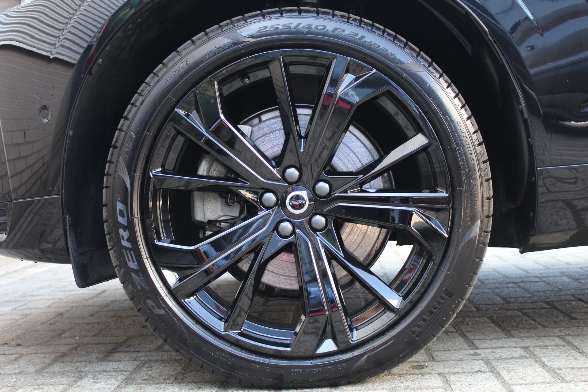 Volvo XC60 2.0 T6 PHEV Plus Black Edition thumbnail 7