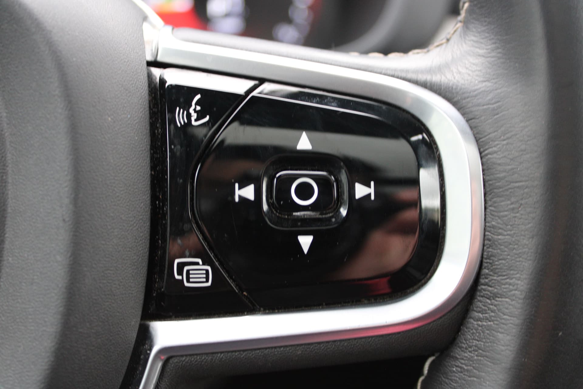 Volvo XC60 2.0 Recharge T6 AWD R-Design thumbnail 11