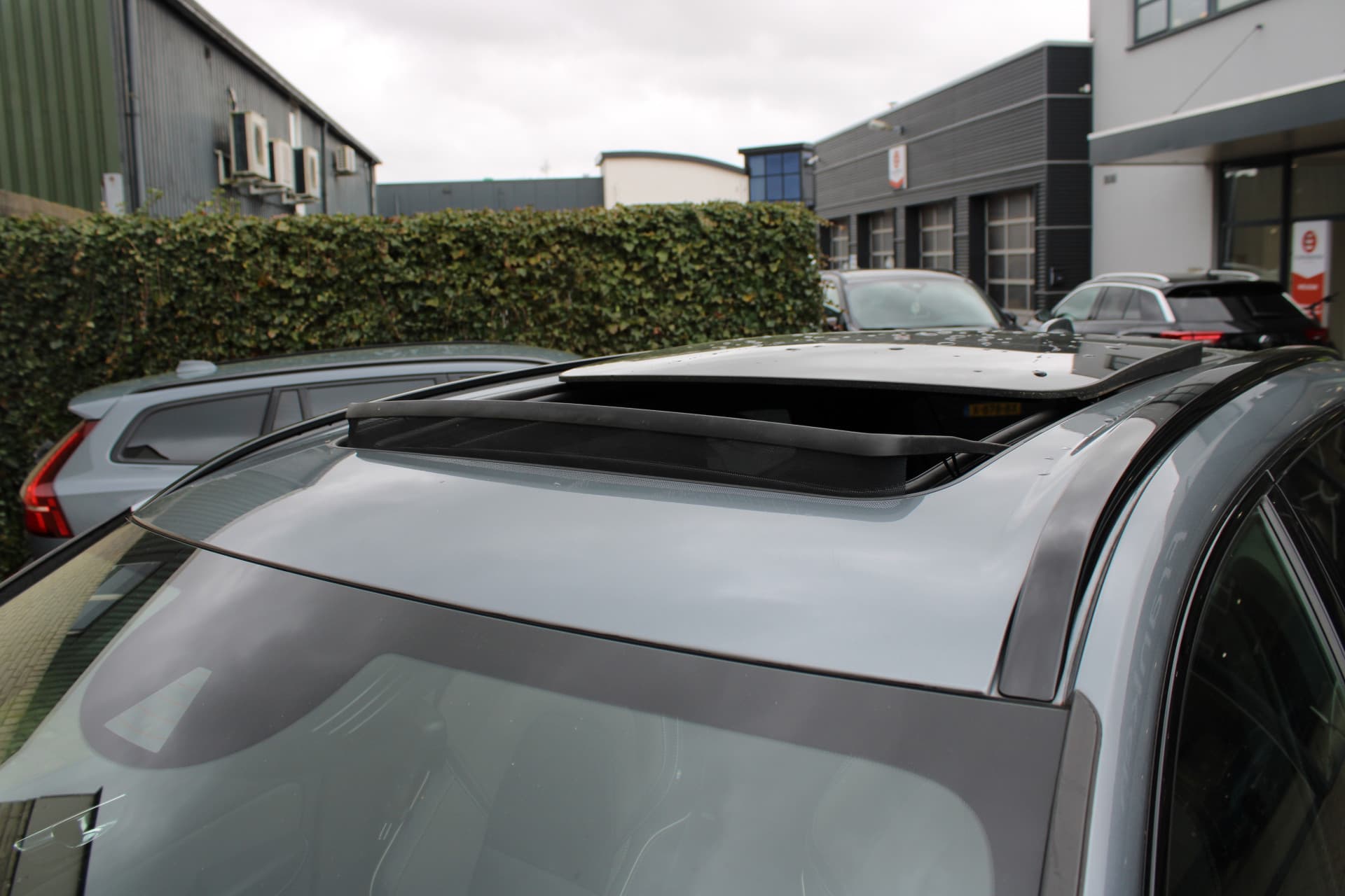 Volvo XC60 2.0 Recharge T6 AWD R-Design thumbnail 13