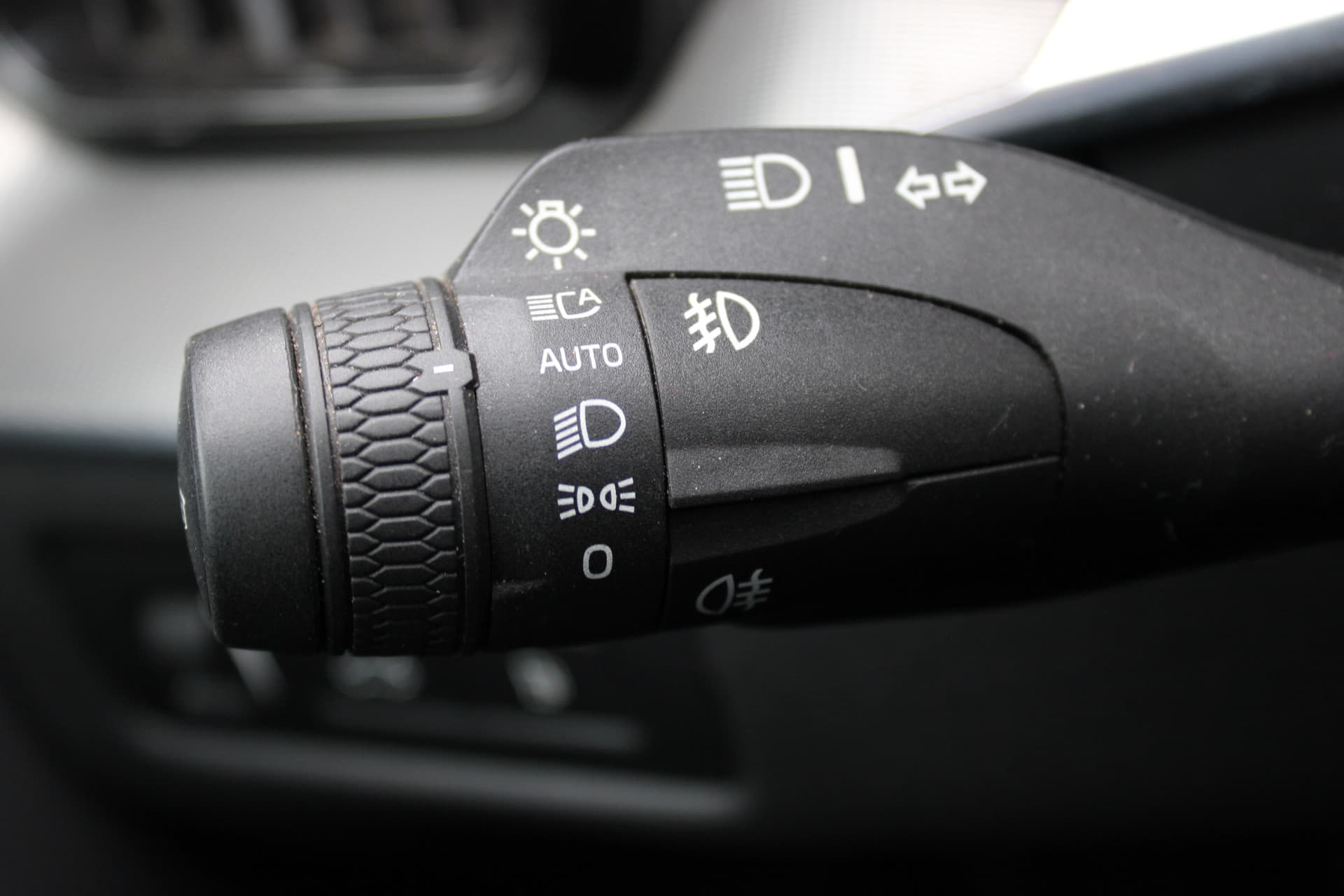 Volvo XC60 2.0 Recharge T6 AWD R-Design thumbnail 23