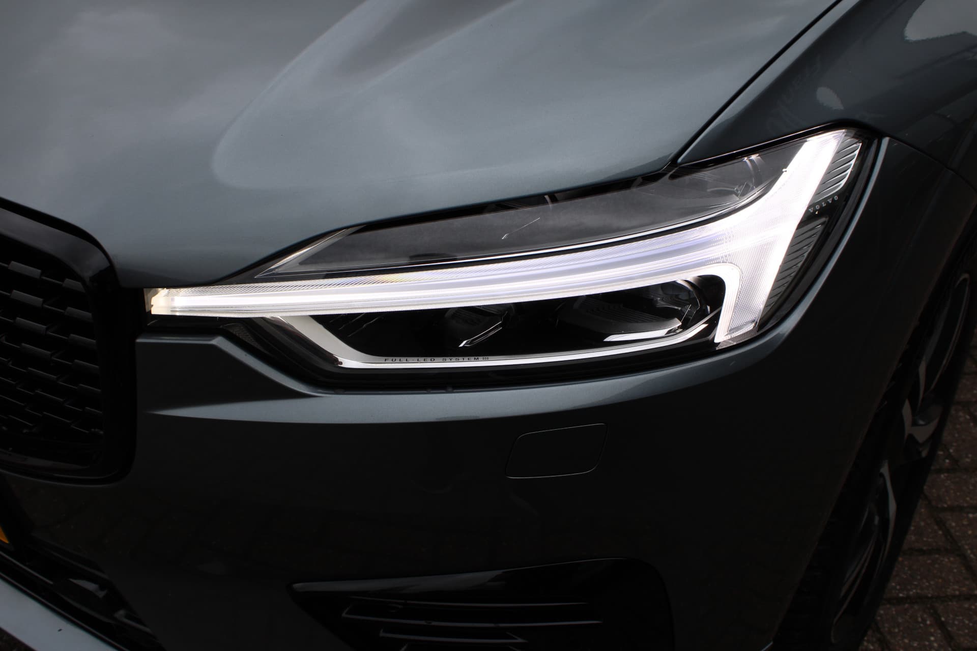 Volvo XC60 2.0 Recharge T6 AWD R-Design thumbnail 24