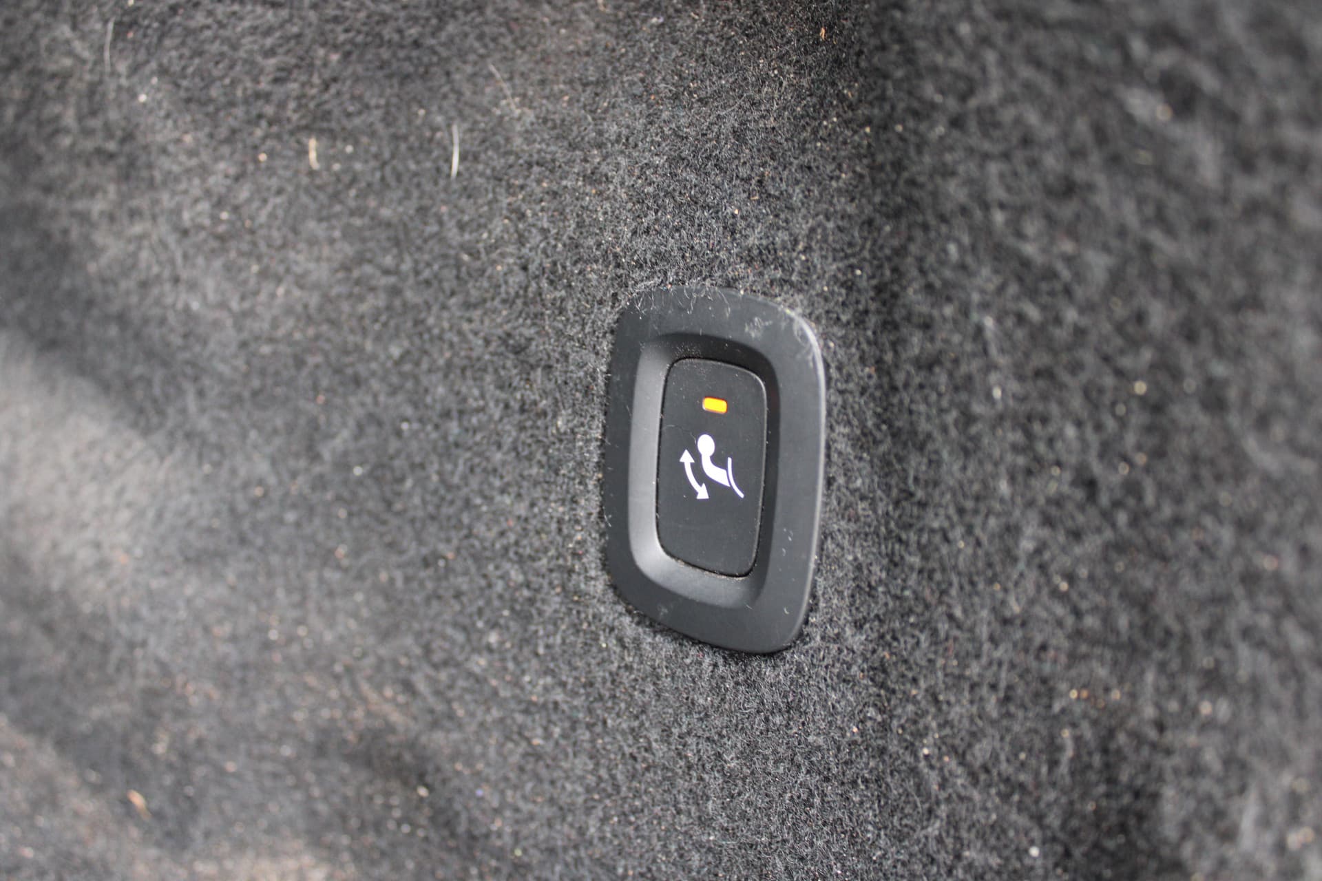 Volvo XC60 2.0 Recharge T6 AWD R-Design thumbnail 26