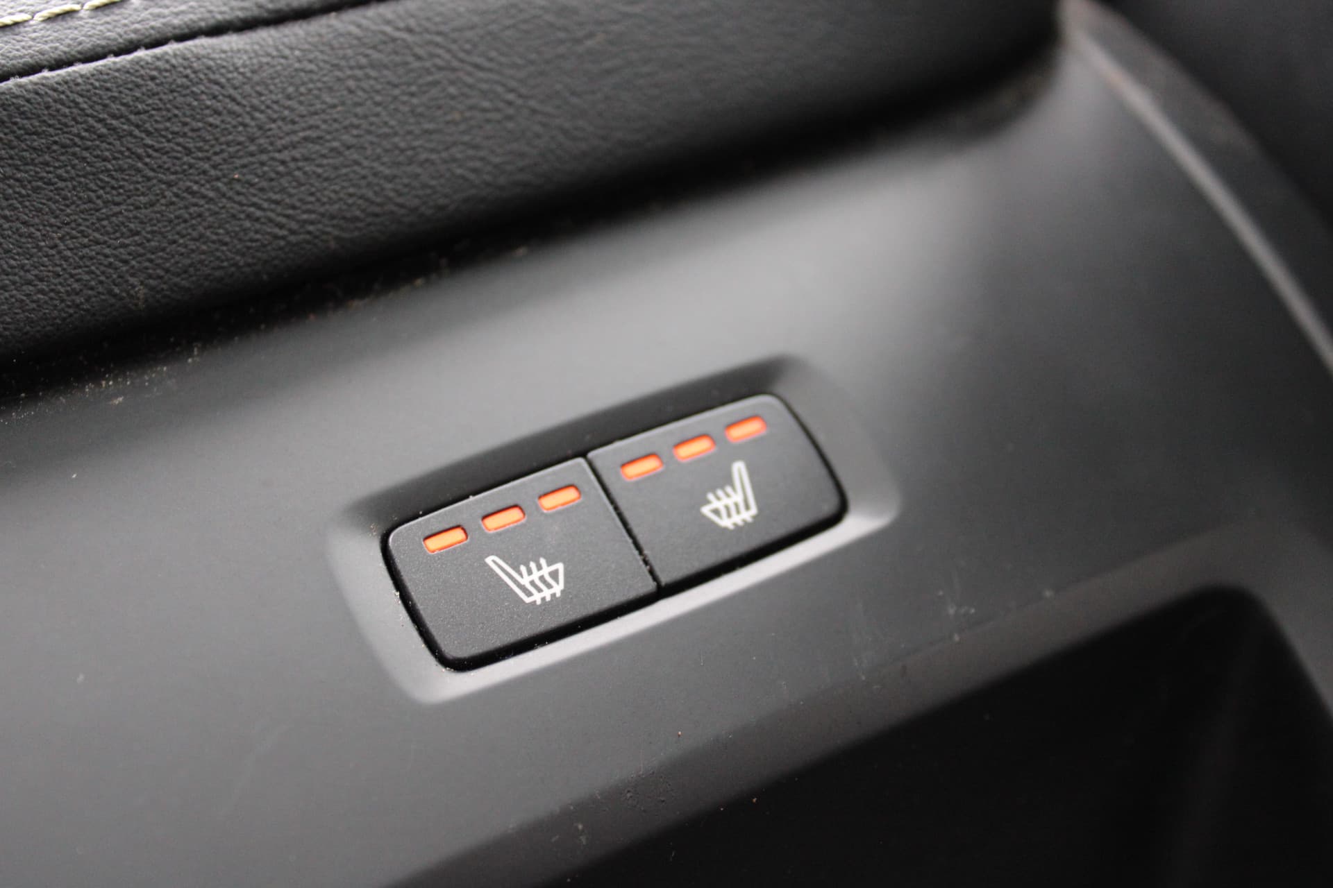 Volvo XC60 2.0 Recharge T6 AWD R-Design thumbnail 28