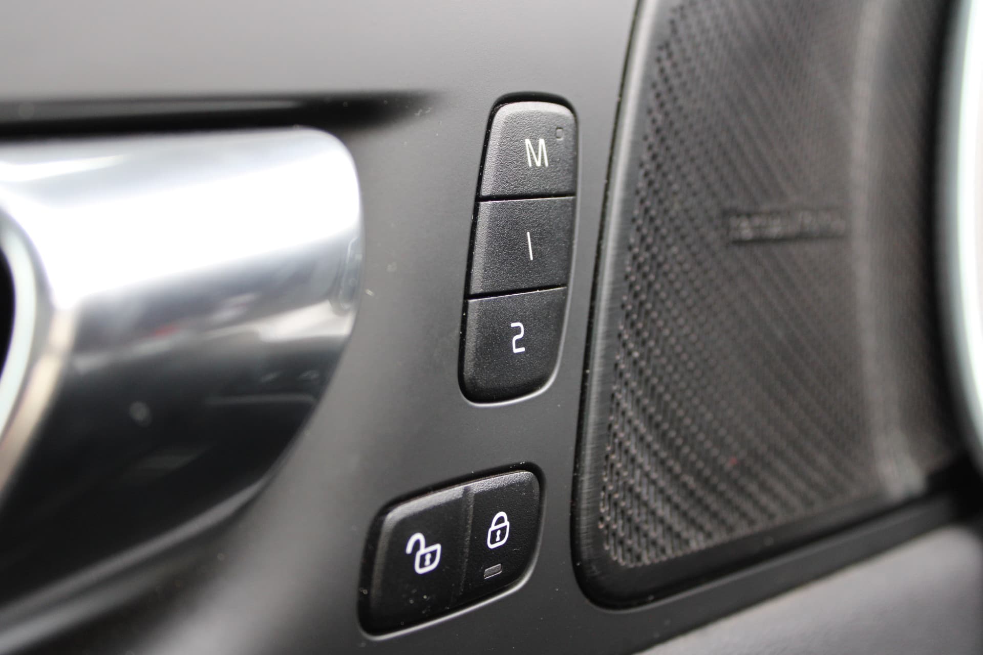 Volvo XC60 2.0 Recharge T6 AWD R-Design thumbnail 30