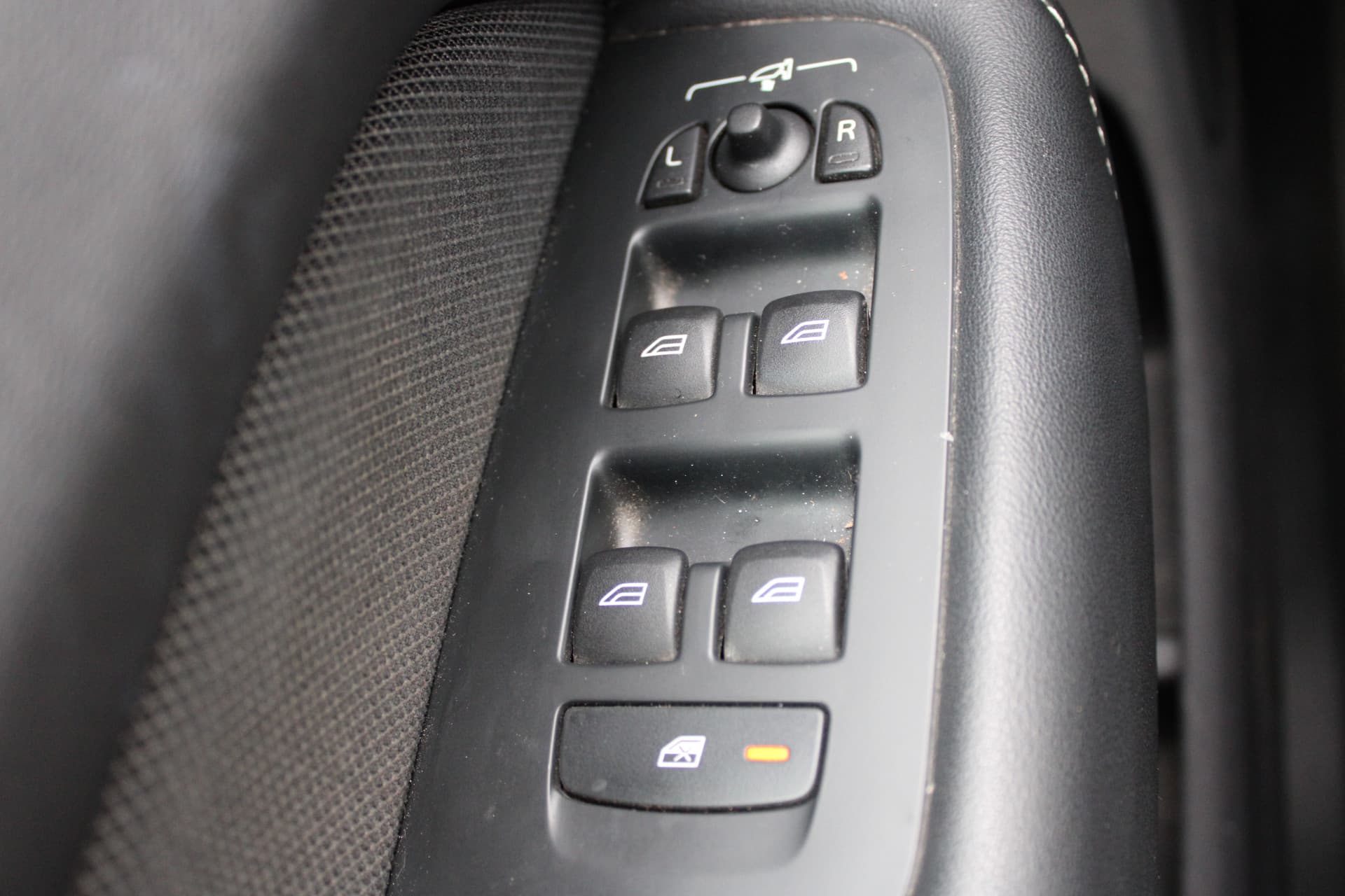 Volvo XC60 2.0 Recharge T6 AWD R-Design thumbnail 33