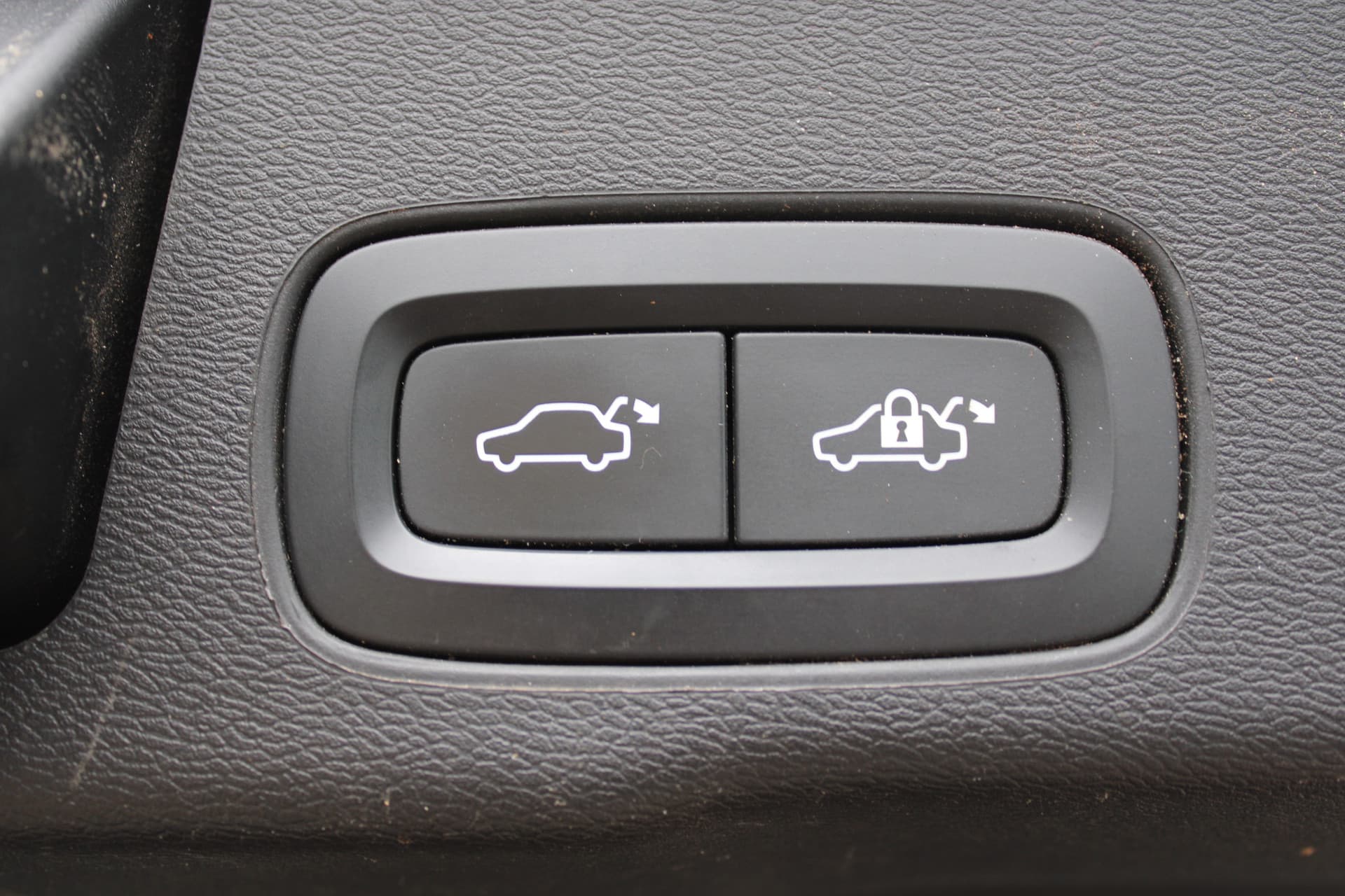 Volvo XC60 2.0 Recharge T6 AWD R-Design thumbnail 34