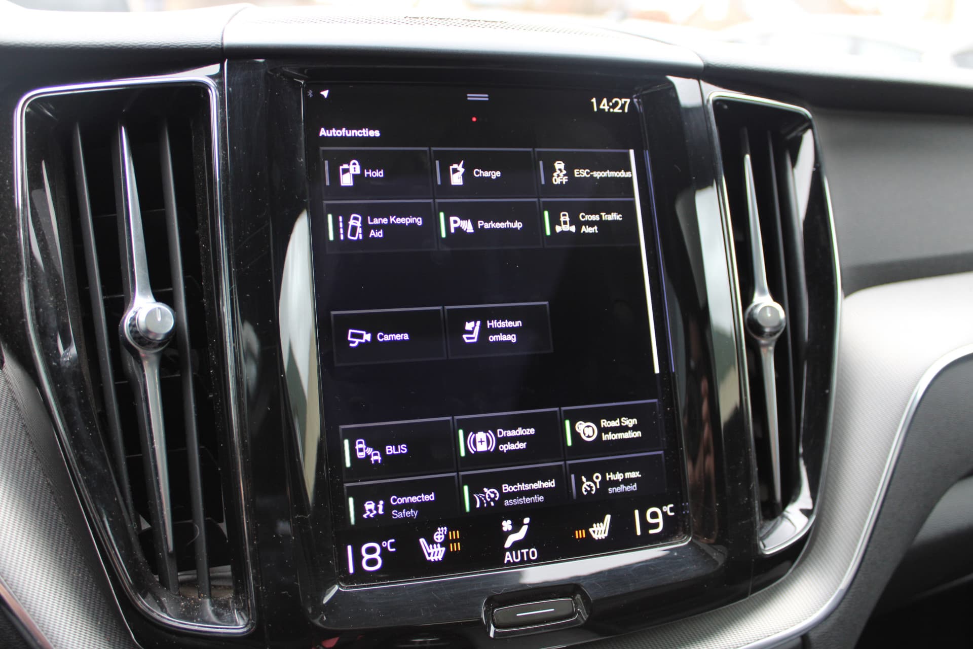 Volvo XC60 2.0 Recharge T6 AWD R-Design thumbnail 35