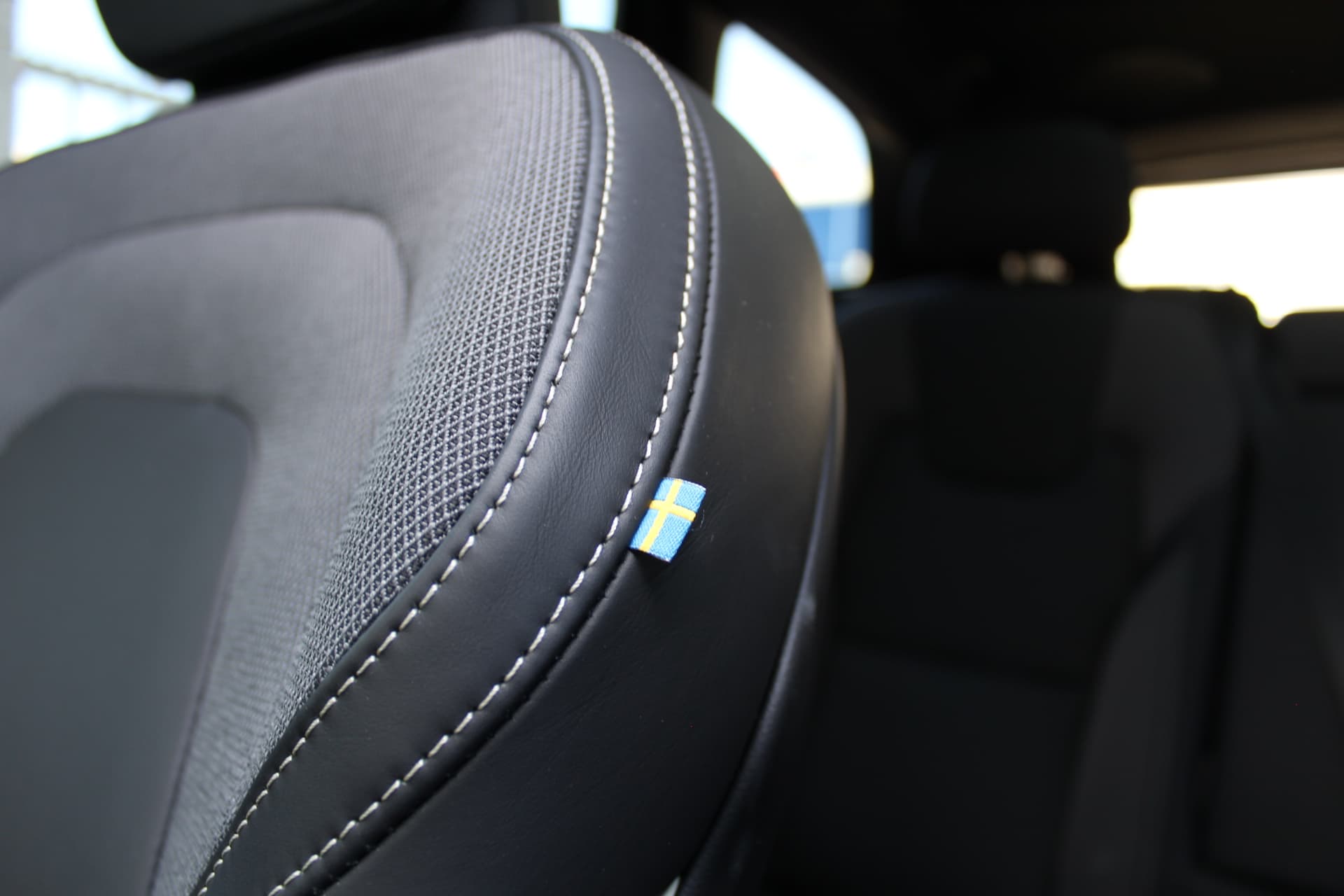 Volvo XC60 2.0 T6 PHEV Plus Black Edition thumbnail 21