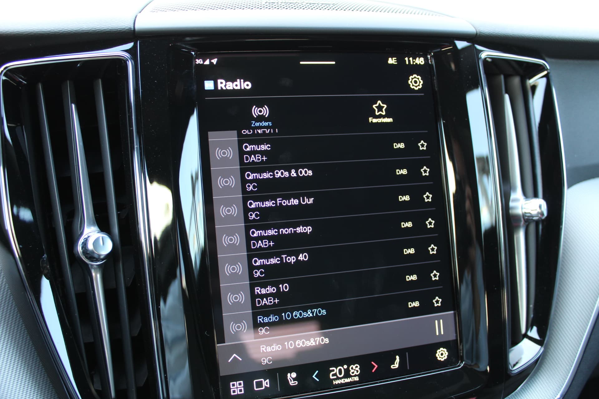 Volvo XC60 2.0 T6 PHEV Plus Black Edition thumbnail 29