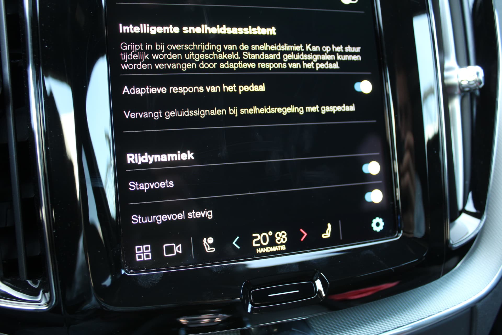 Volvo XC60 2.0 T6 PHEV Plus Black Edition thumbnail 32