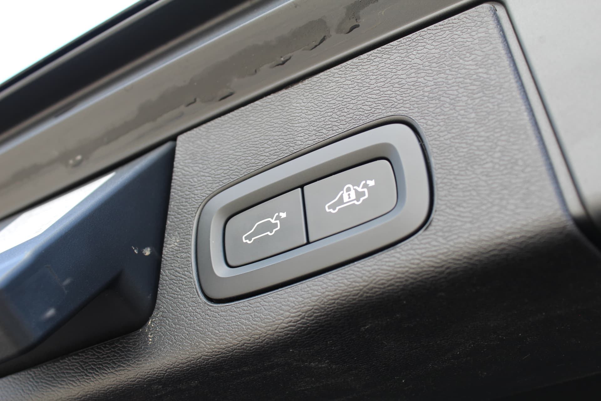 Volvo XC60 2.0 T6 PHEV Plus Black Edition thumbnail 33