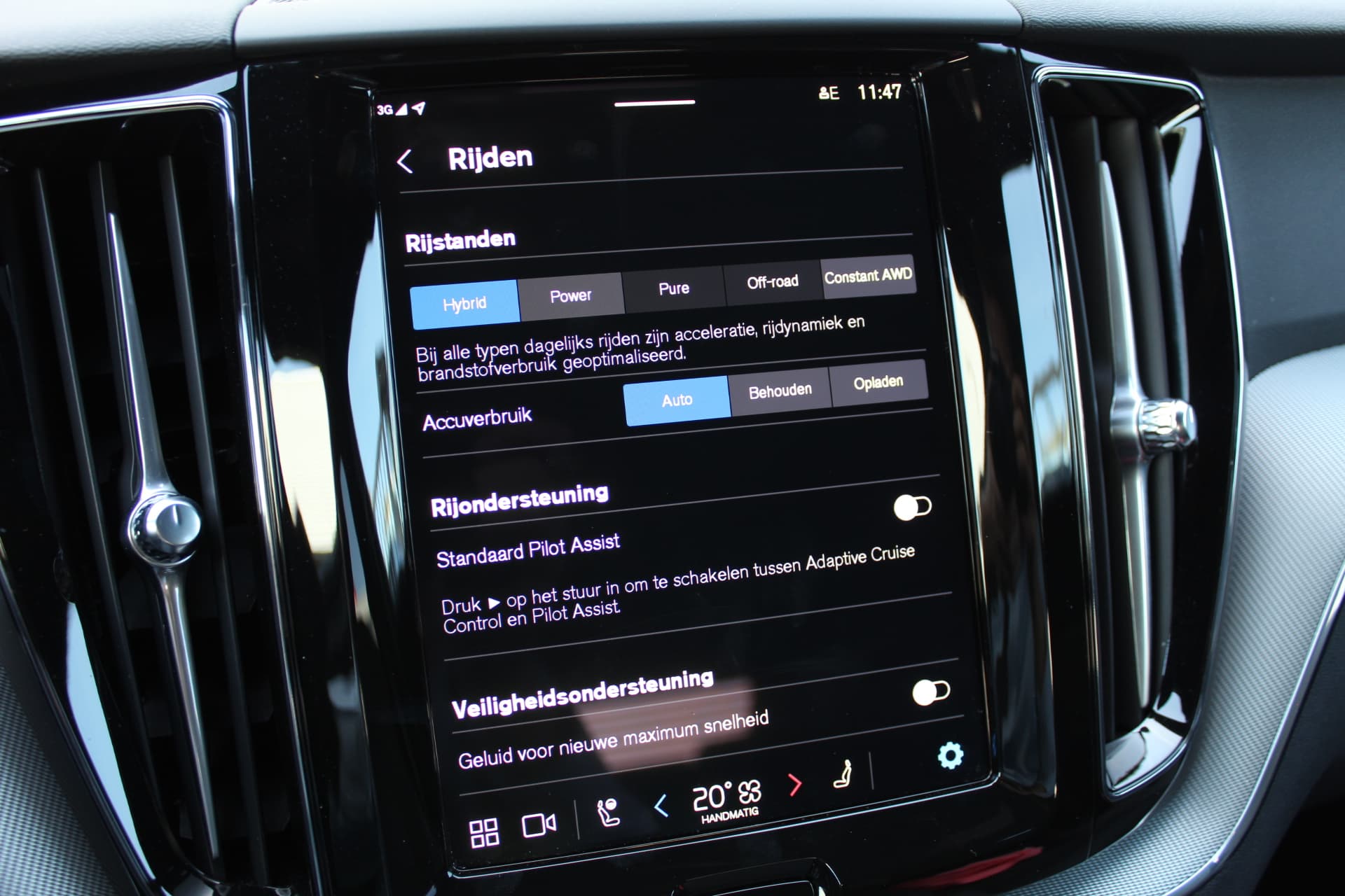 Volvo XC60 2.0 T6 PHEV Plus Black Edition thumbnail 34