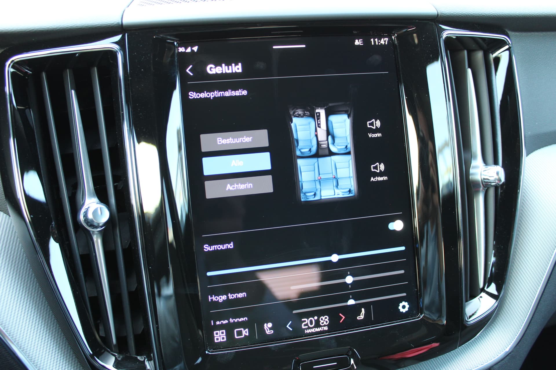 Volvo XC60 2.0 T6 PHEV Plus Black Edition thumbnail 35