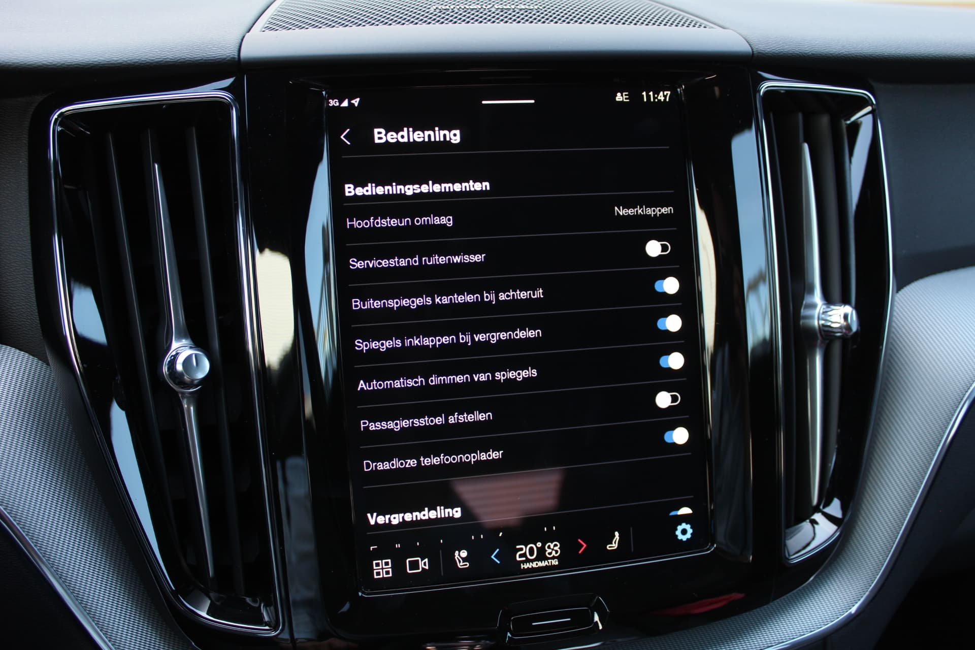 Volvo XC60 2.0 T6 PHEV Plus Black Edition thumbnail 36