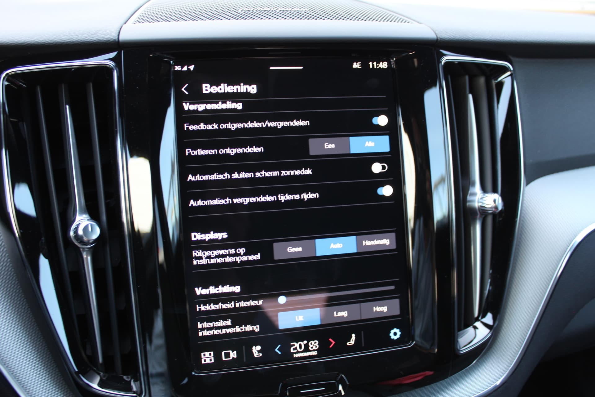 Volvo XC60 2.0 T6 PHEV Plus Black Edition thumbnail 38