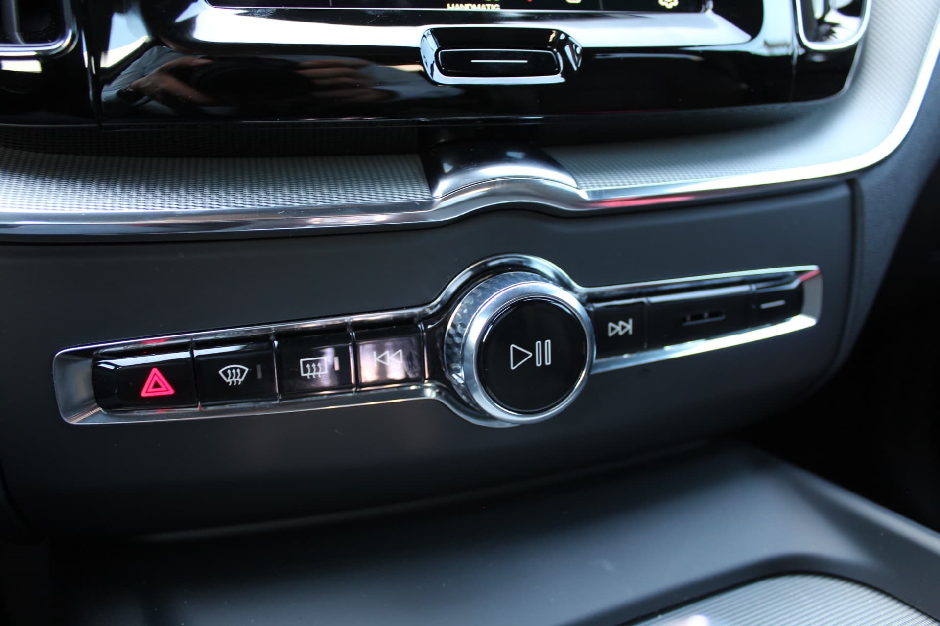 Volvo XC60 2.0 T6 PHEV Plus Black Edition thumbnail 41