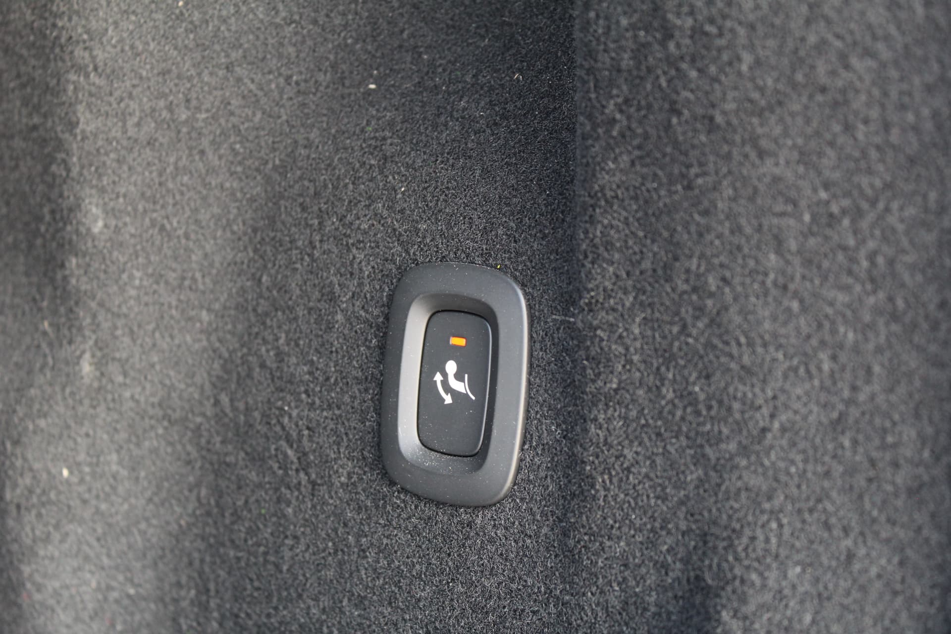 Volvo XC60 2.0 T6 PHEV Plus Black Edition thumbnail 46