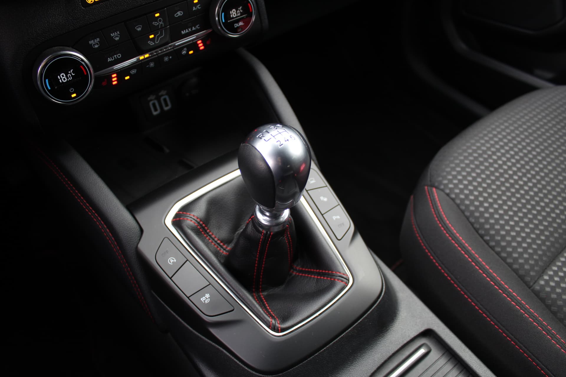 Ford Kuga 1.5 EcoBoost 150PK ST-Line thumbnail 17