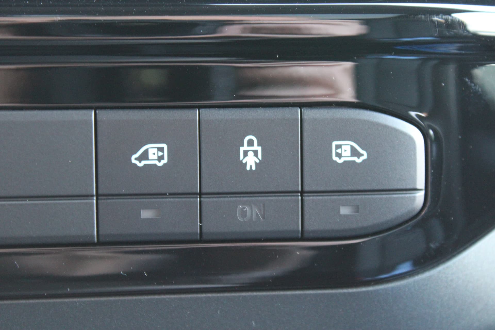 Ford Tourneo Custom PHEV L1H1 Titanium X thumbnail 32