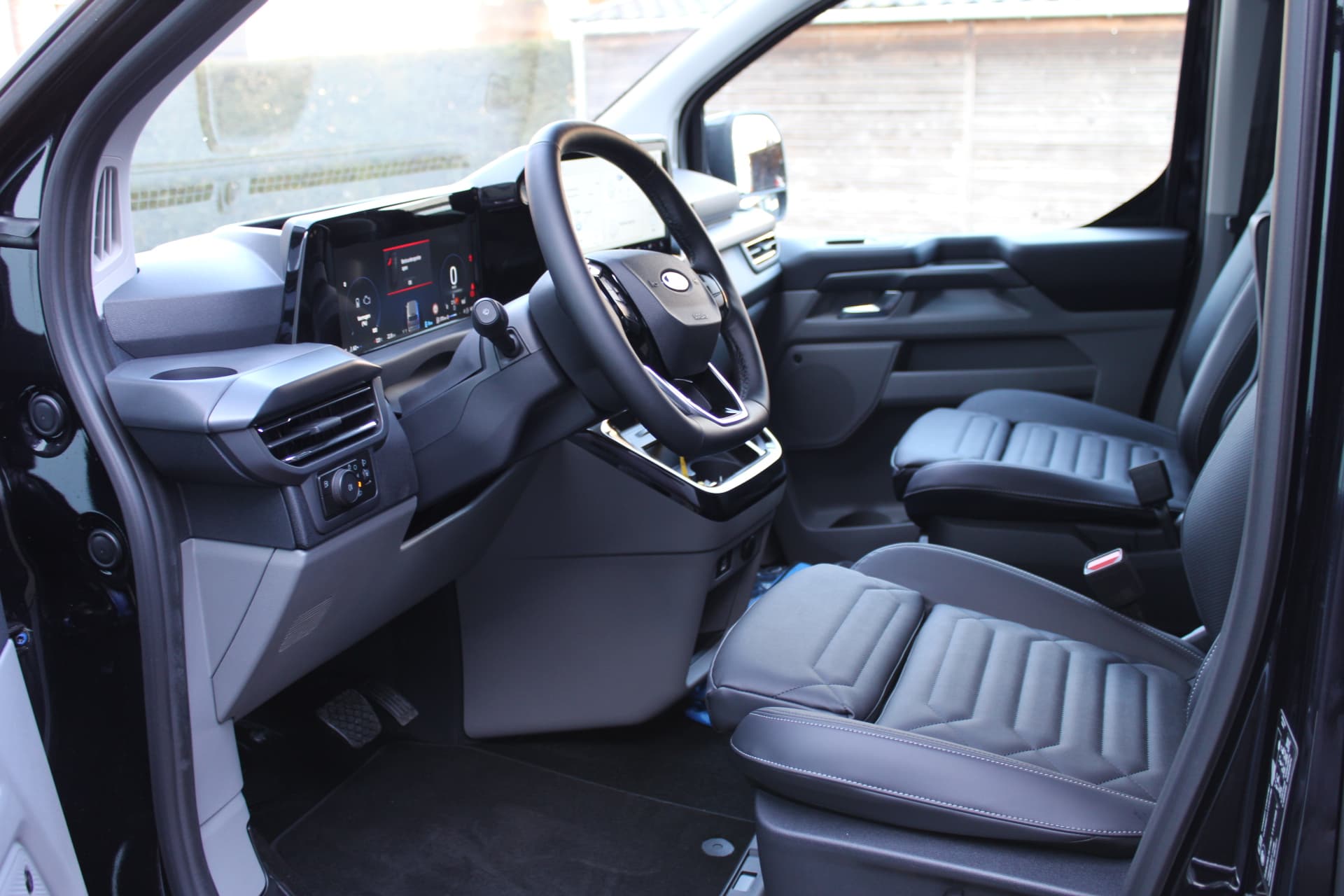 Ford Tourneo Custom PHEV L1H1 Titanium X thumbnail 6