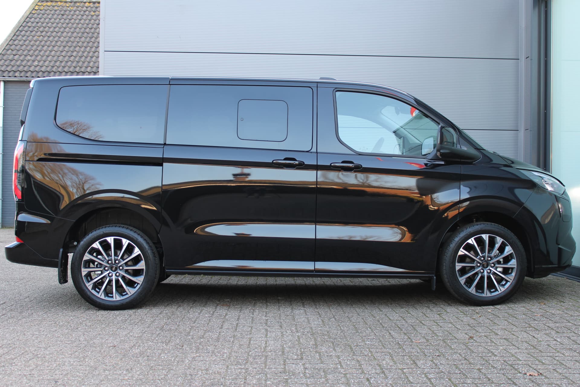 Ford Tourneo Custom PHEV L1H1 Titanium X thumbnail 2