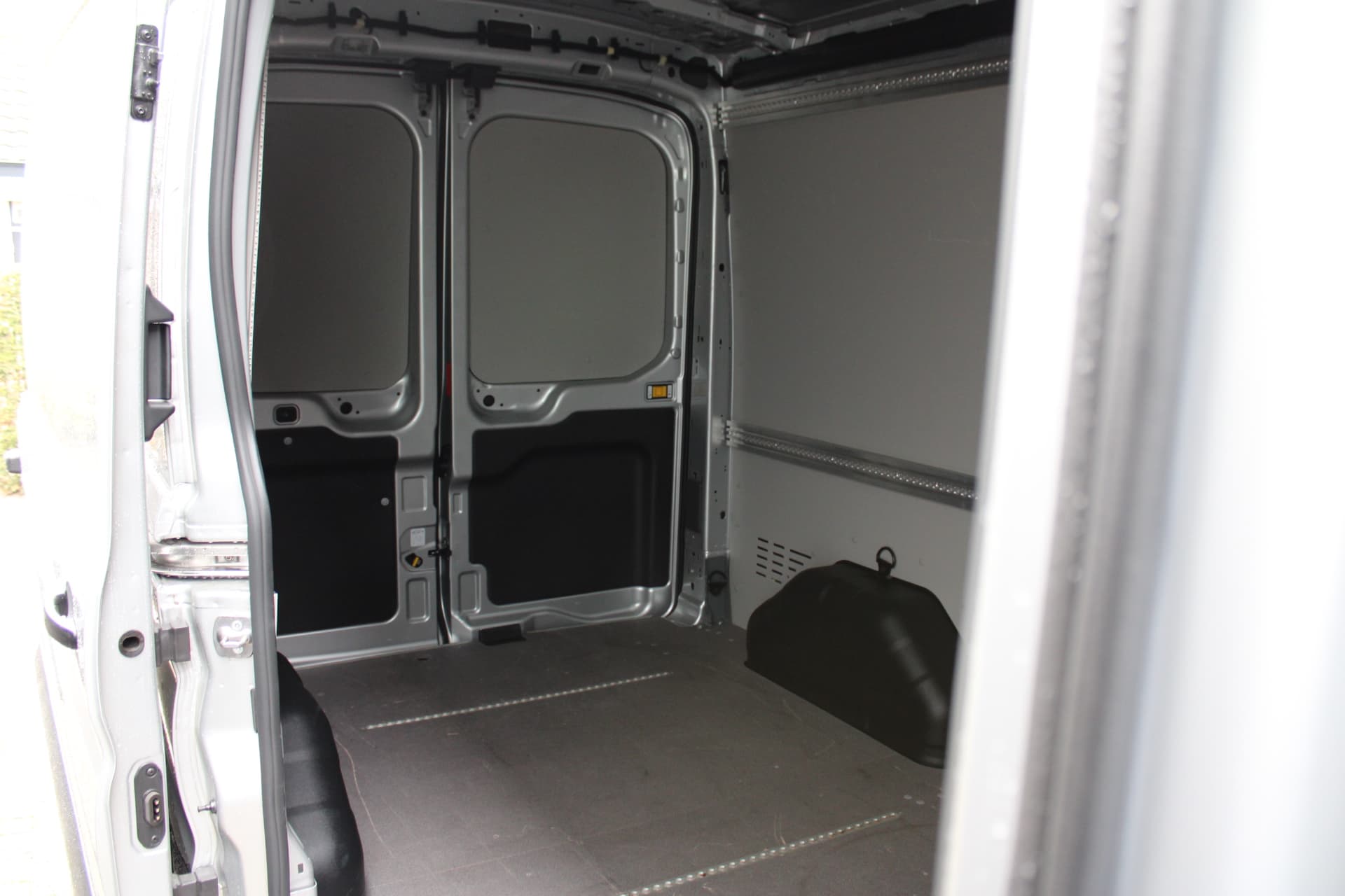 Ford Transit L2H2 170PK 330 Trend thumbnail 27