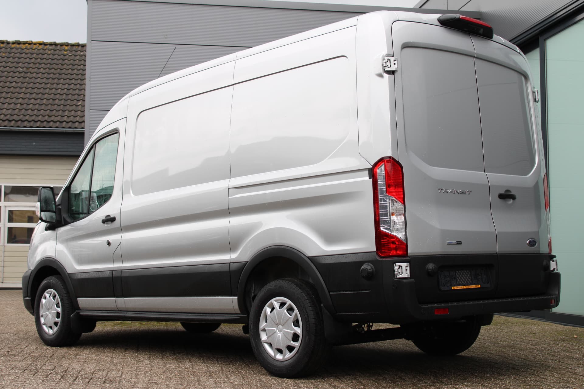 Ford Transit L2H2 170PK 330 Trend thumbnail 3