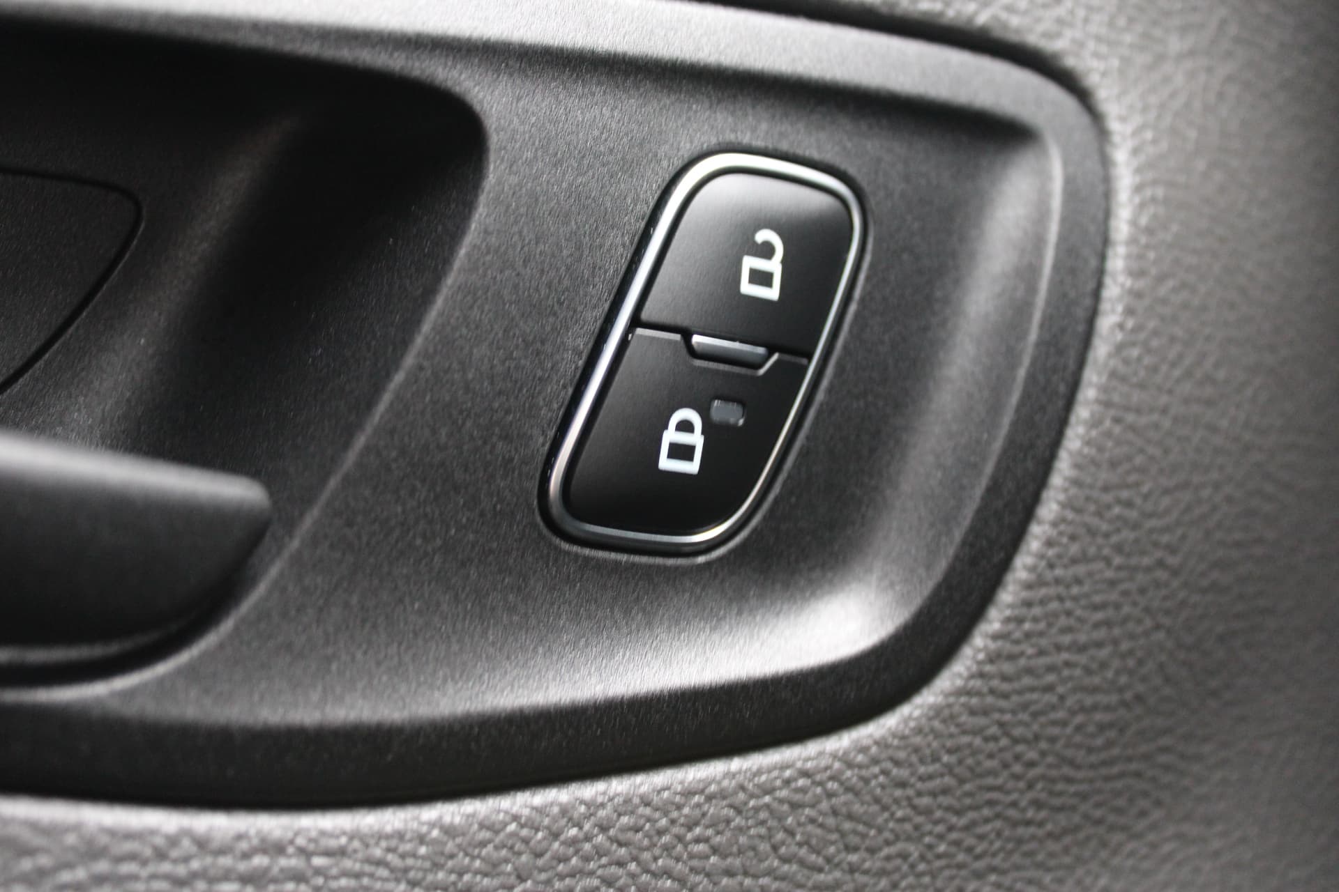 Ford Transit L2H2 170PK 330 Trend thumbnail 32