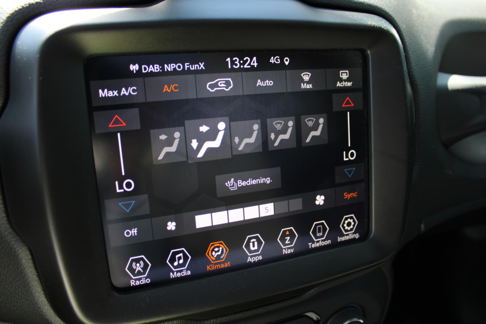 Jeep Renegade 4xe 190 Plug-in Hybrid S thumbnail 25