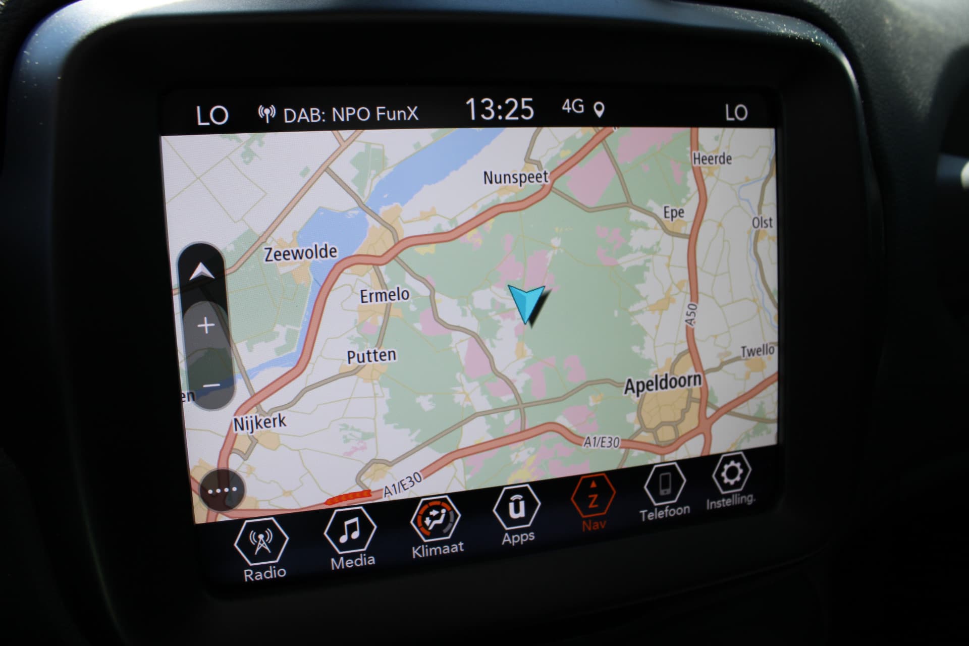 Jeep Renegade 4xe 190 Plug-in Hybrid S thumbnail 28