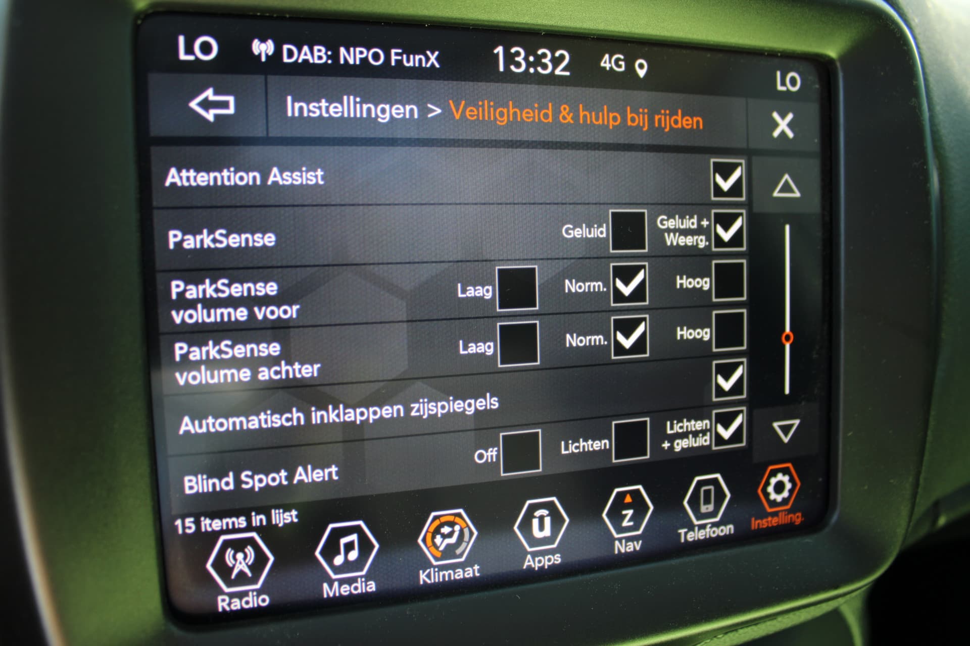 Jeep Renegade 4xe 190 Plug-in Hybrid S thumbnail 32