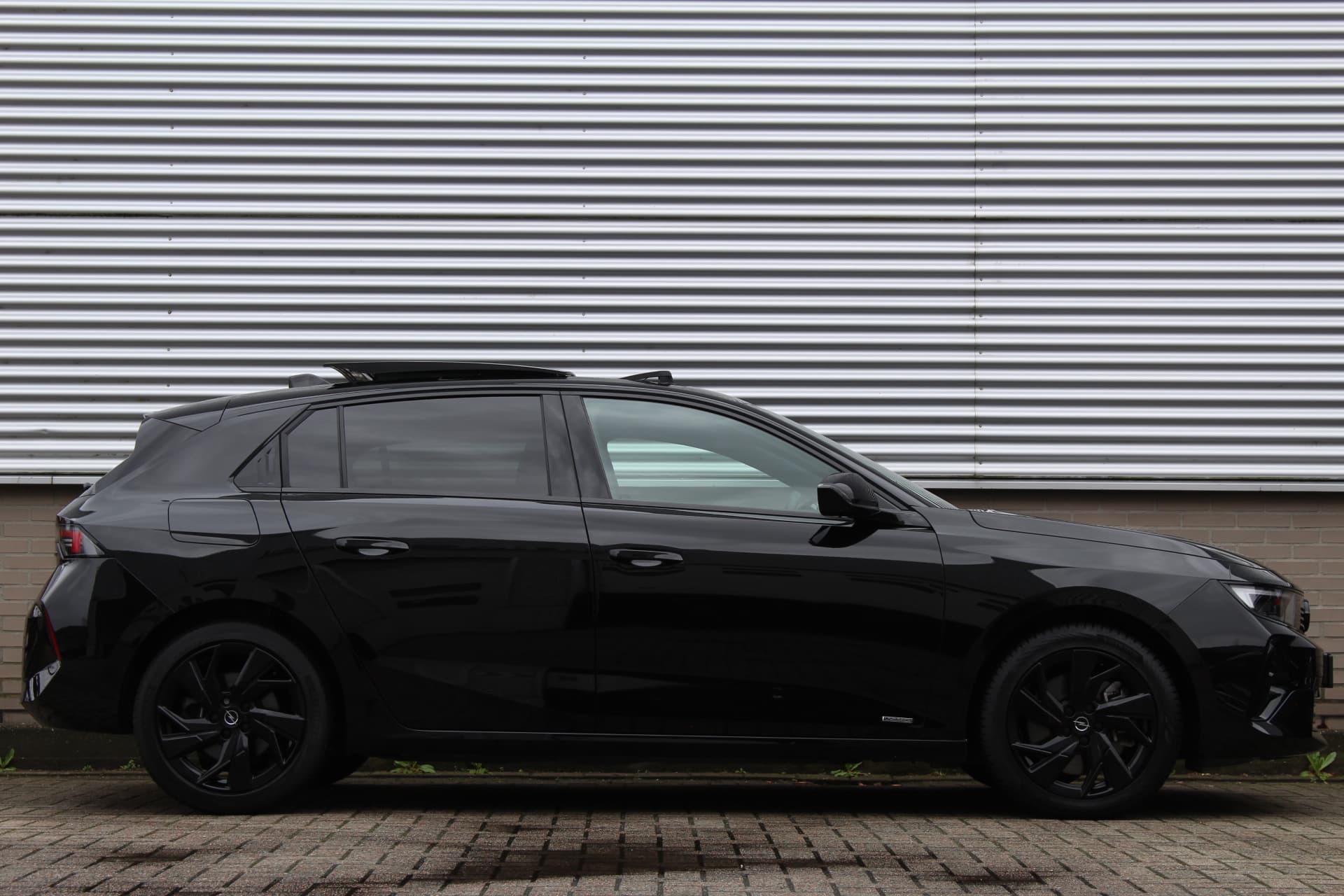 Opel Astra 1.6 Hybrid Ultimate thumbnail 2