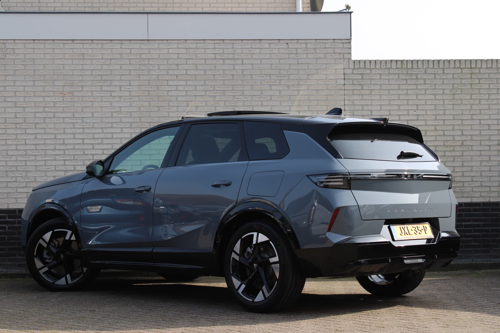 Opel Grandland 1.6 Turbo Plug-in-Hybrid Ultimate thumbnail 3