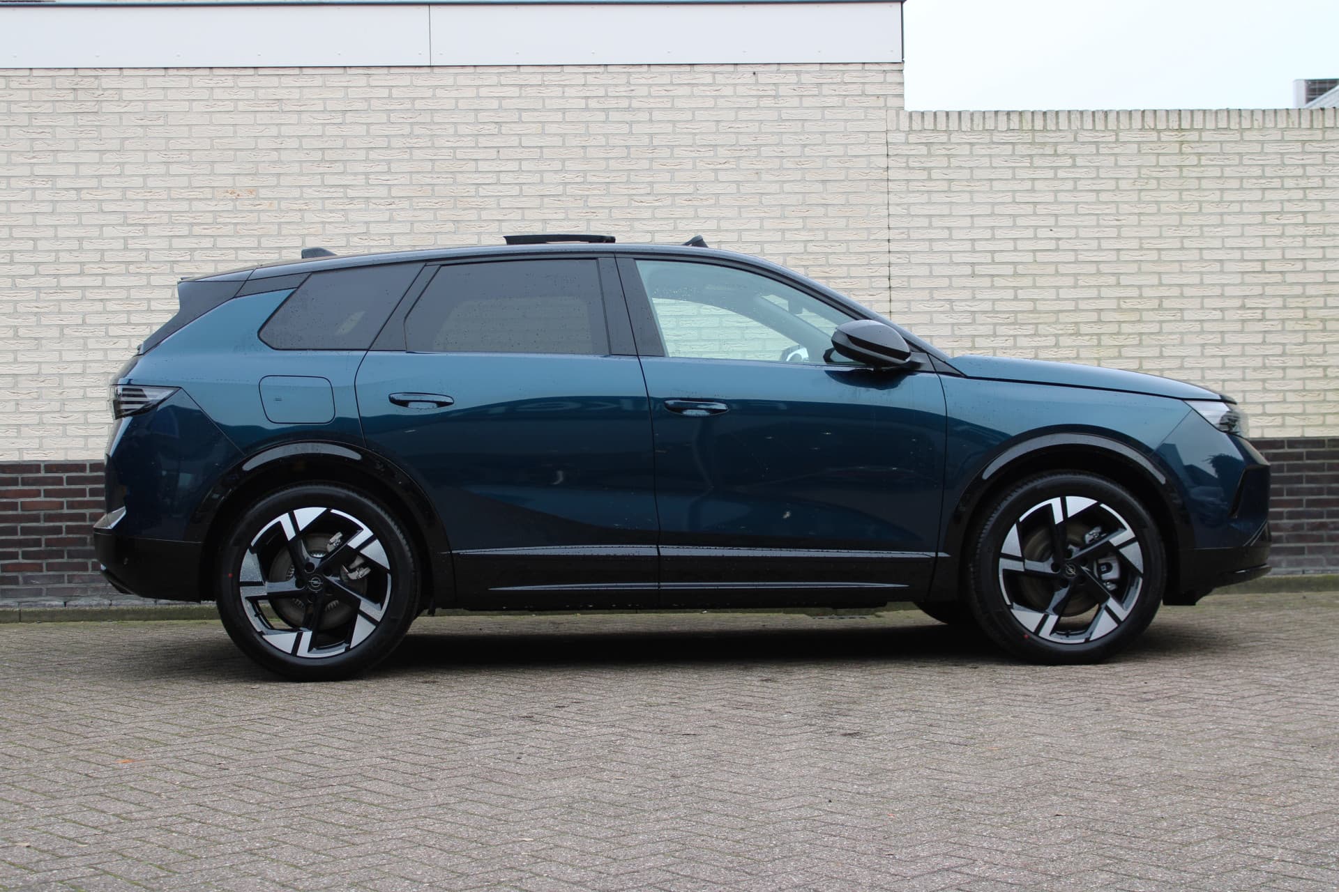 Opel Grandland 1.6 Turbo Plug-in-Hybrid Ultimate thumbnail 2