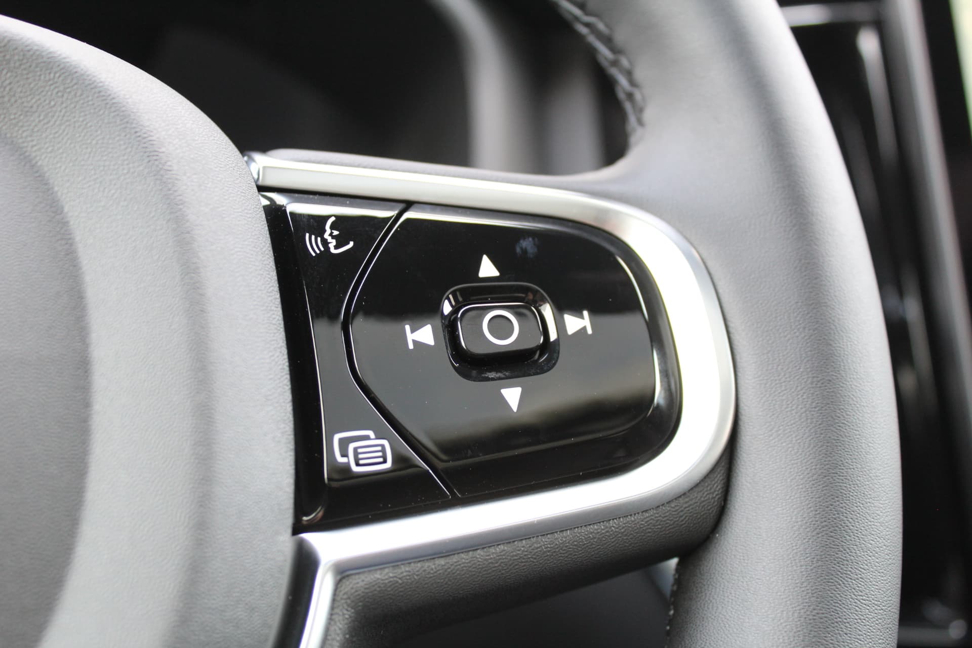 Volvo XC60 2.0 T8 Plug-in hybrid AWD Plus Black Edition thumbnail 12