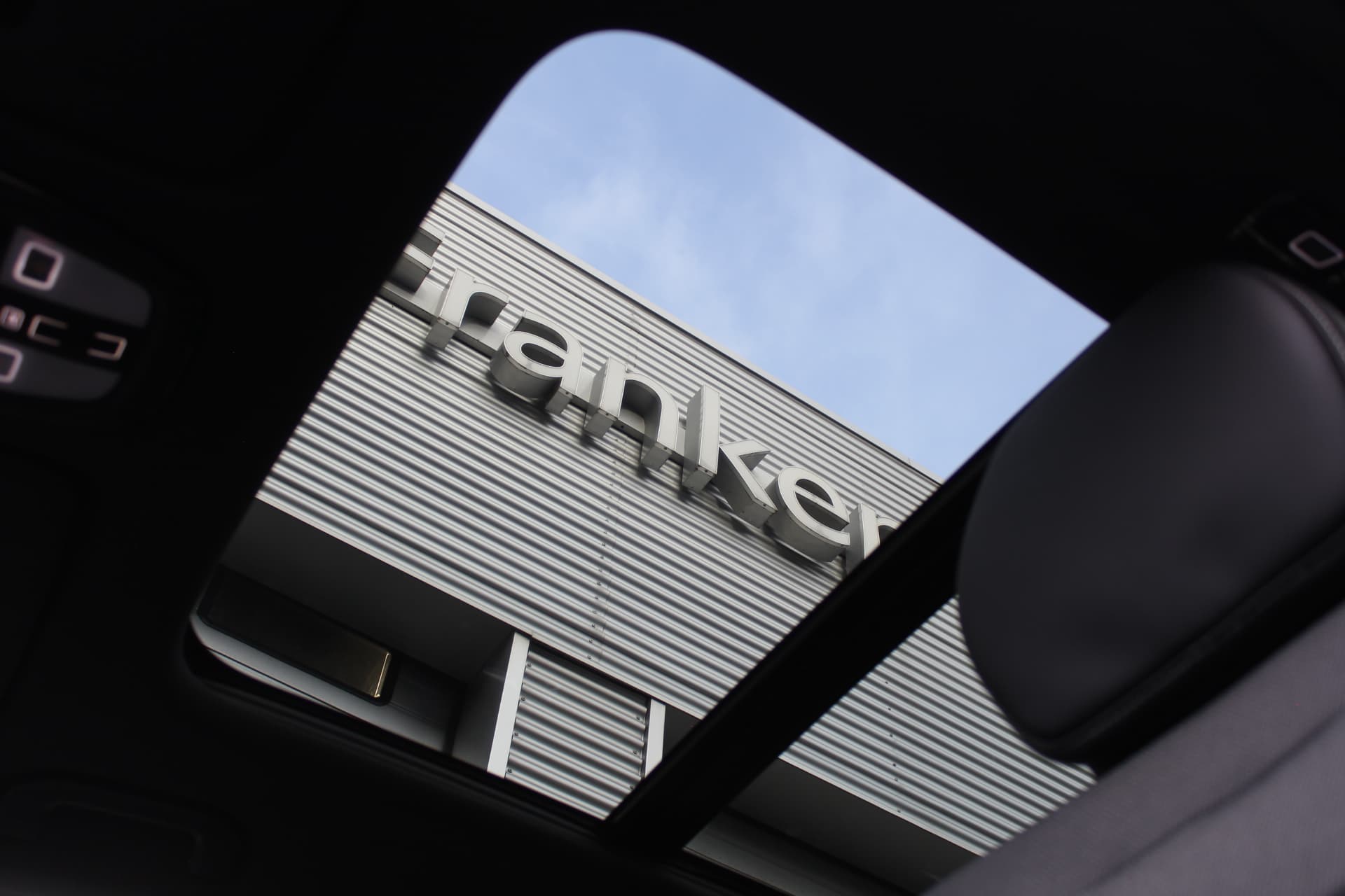 Volvo XC60 2.0 T8 Plug-in hybrid AWD Plus Black Edition thumbnail 14