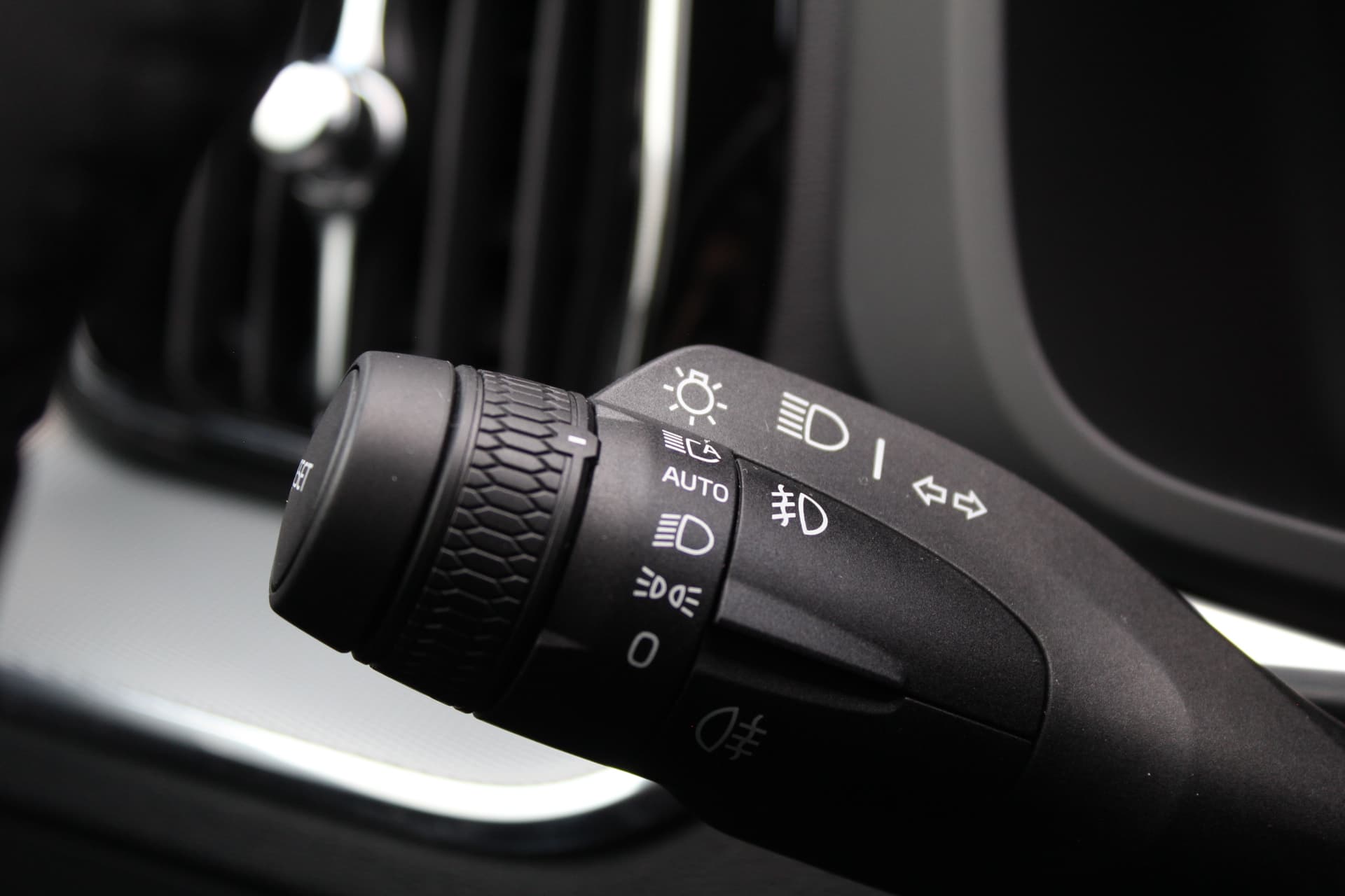 Volvo XC60 2.0 T8 Plug-in hybrid AWD Plus Black Edition thumbnail 16