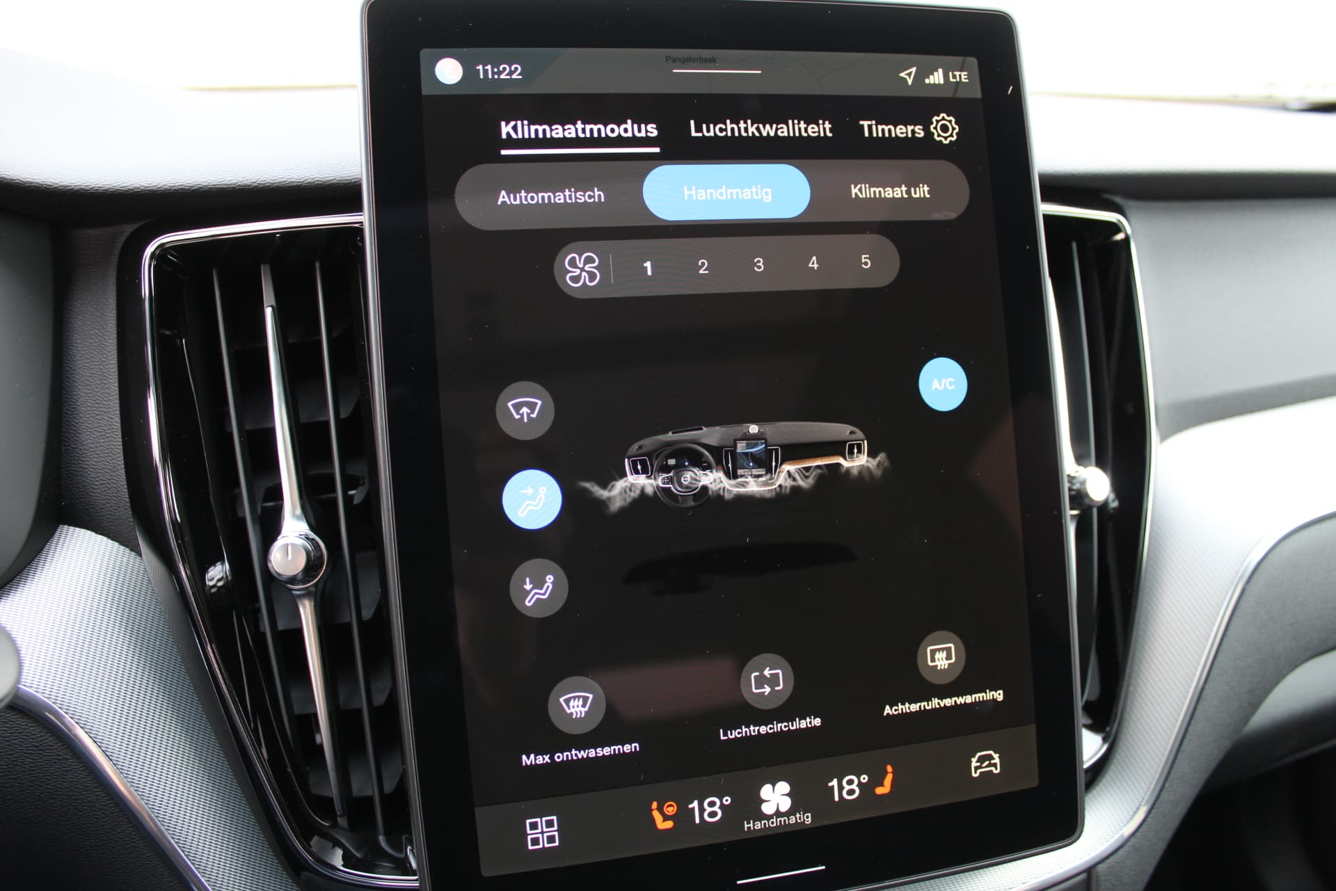 Volvo XC60 2.0 T8 Plug-in hybrid AWD Plus Black Edition thumbnail 23