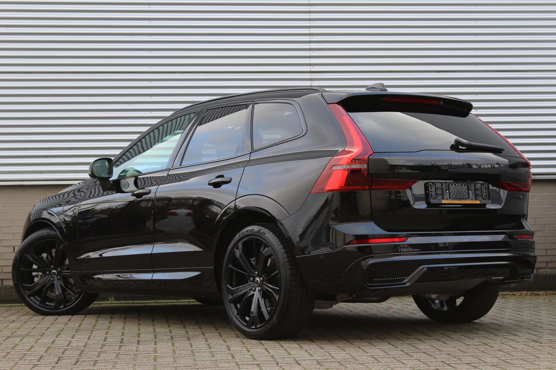 Volvo XC60 2.0 T8 Plug-in hybrid AWD Plus Black Edition thumbnail 3