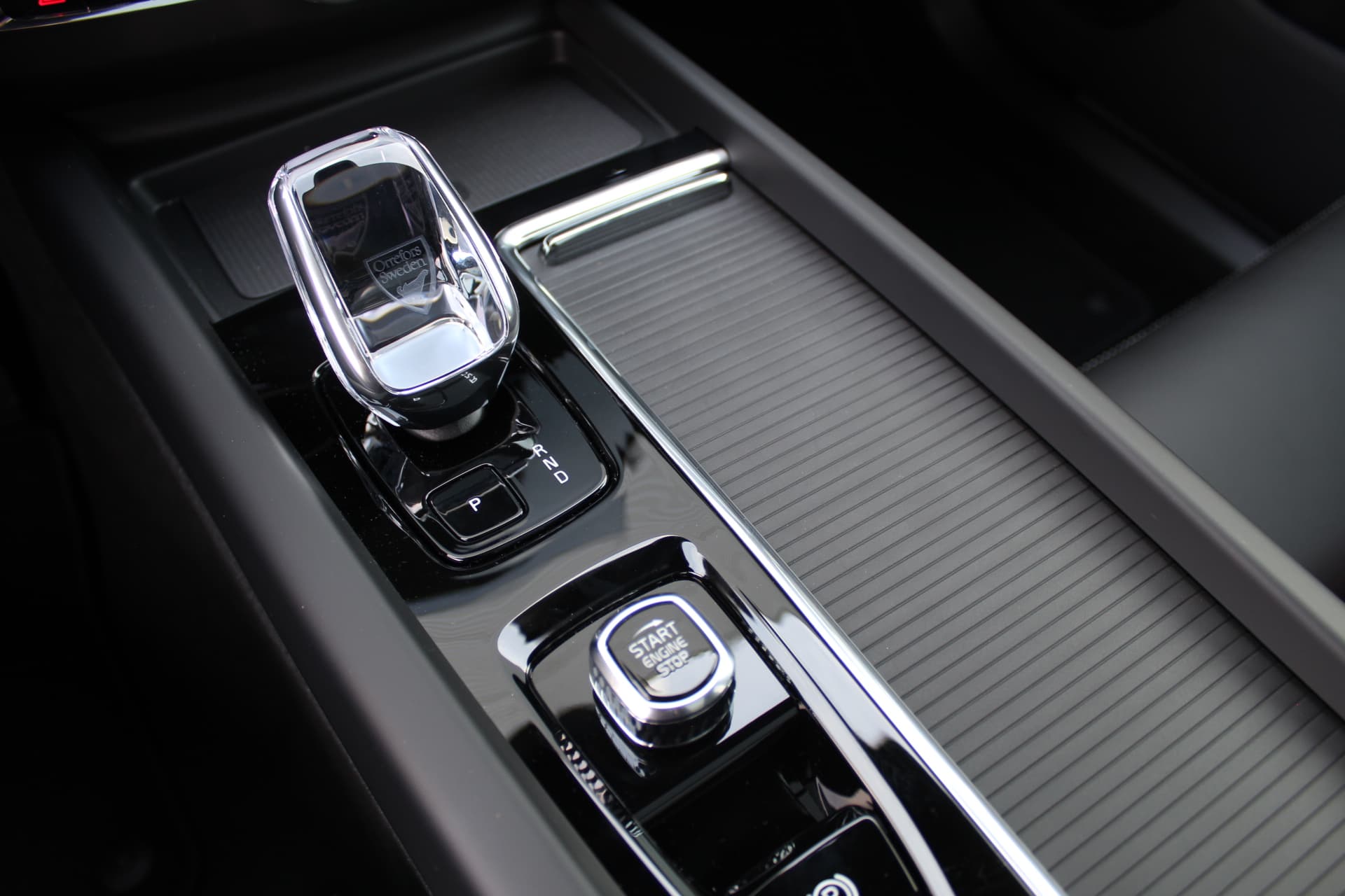 Volvo XC60 2.0 T8 Plug-in hybrid AWD Plus Black Edition thumbnail 30