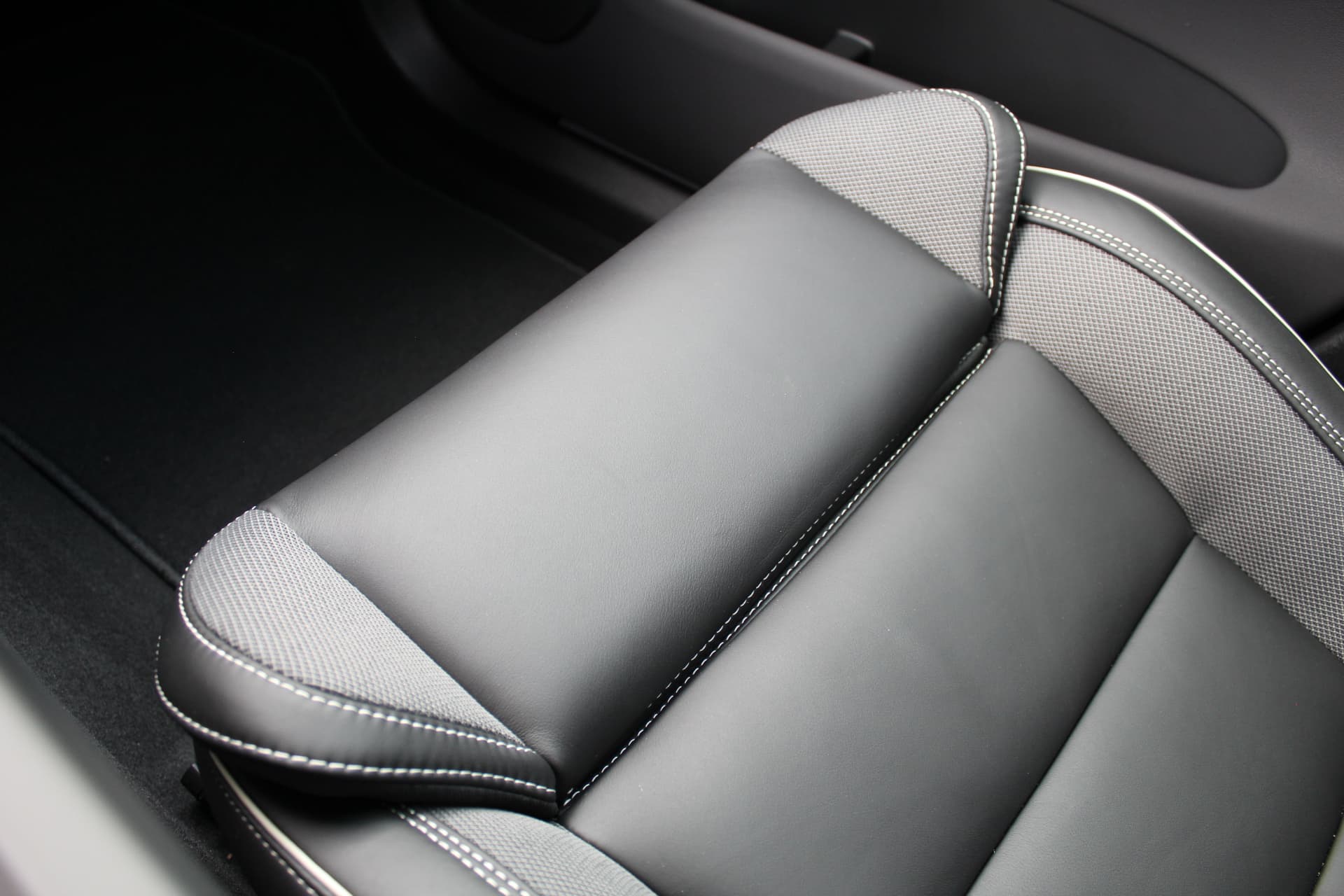 Volvo XC60 2.0 T8 Plug-in hybrid AWD Plus Black Edition thumbnail 40