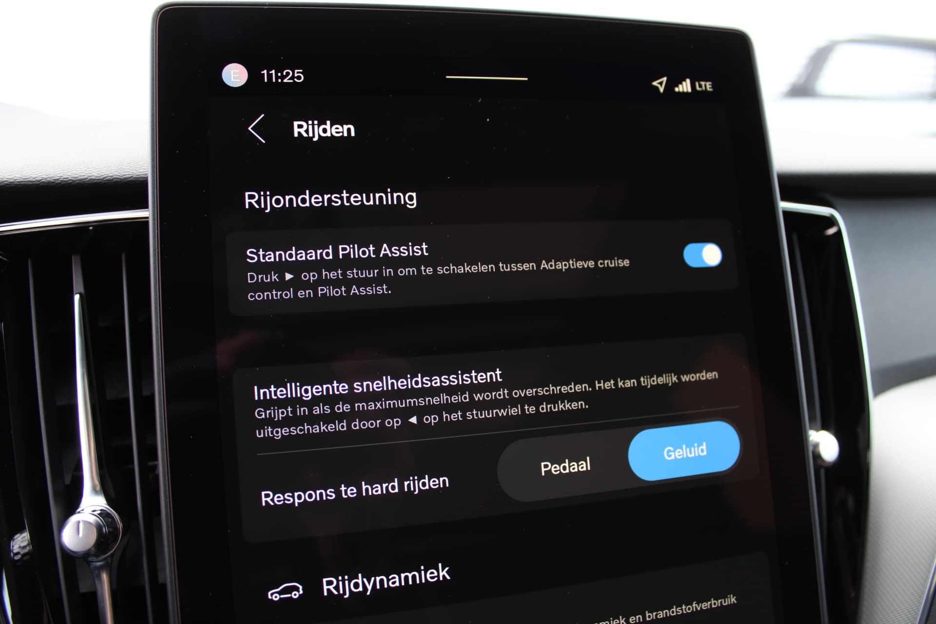 Volvo XC60 2.0 T8 Plug-in hybrid AWD Plus Black Edition thumbnail 45