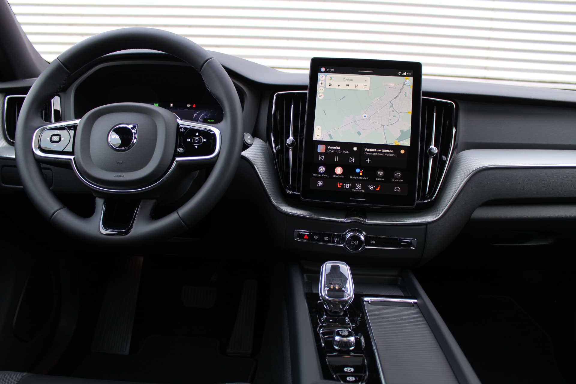 Volvo XC60 2.0 T8 Plug-in hybrid AWD Plus Black Edition thumbnail 5