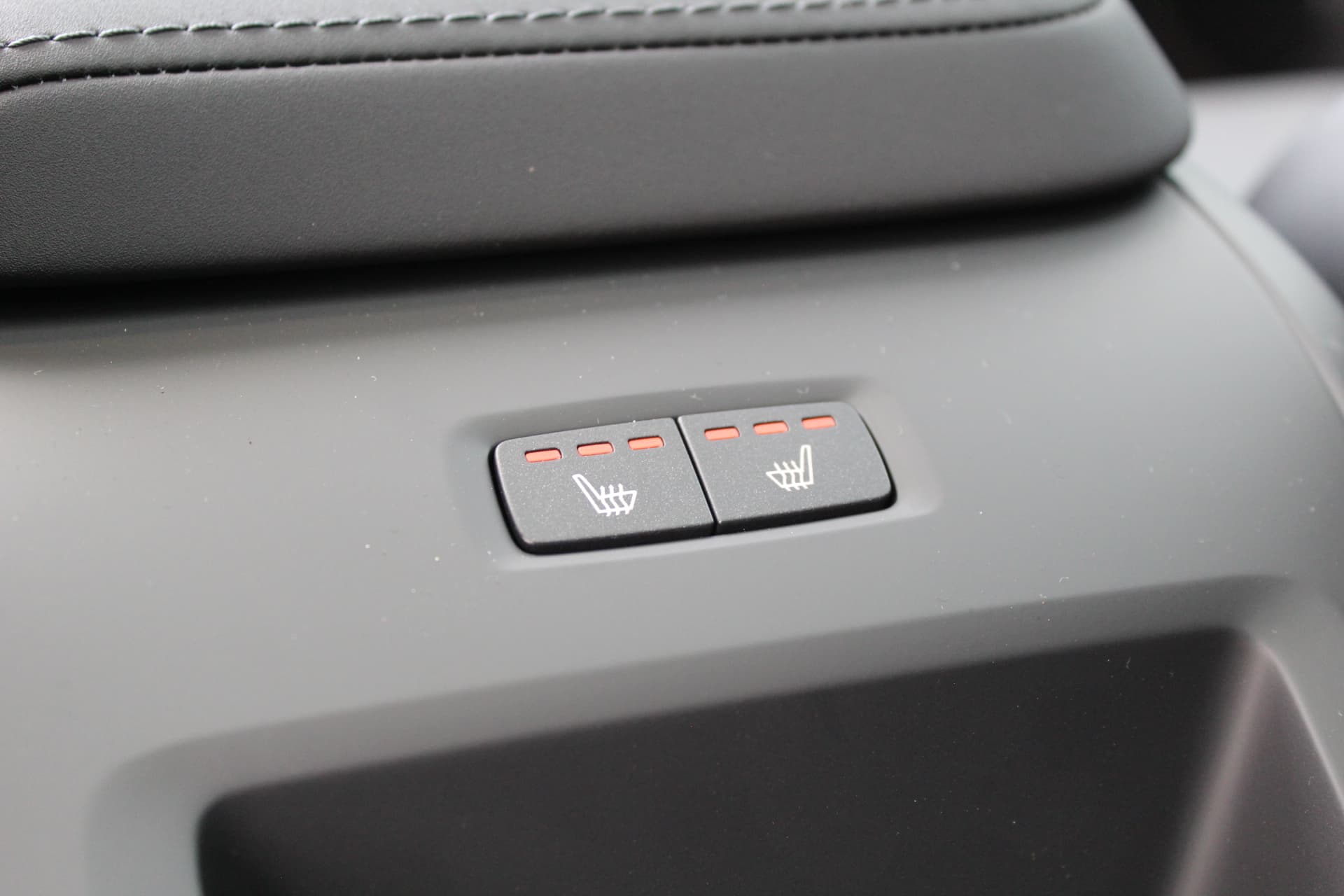 Volvo XC60 2.0 T8 Plug-in hybrid AWD Plus Black Edition thumbnail 52