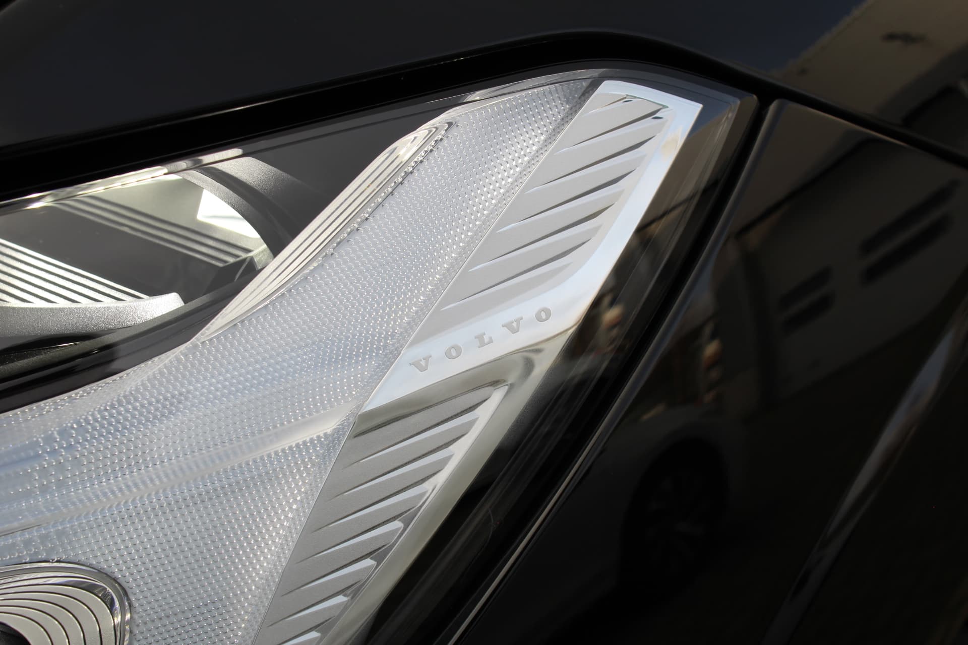 Volvo XC60 2.0 T8 Plug-in hybrid AWD Plus Black Edition thumbnail 54